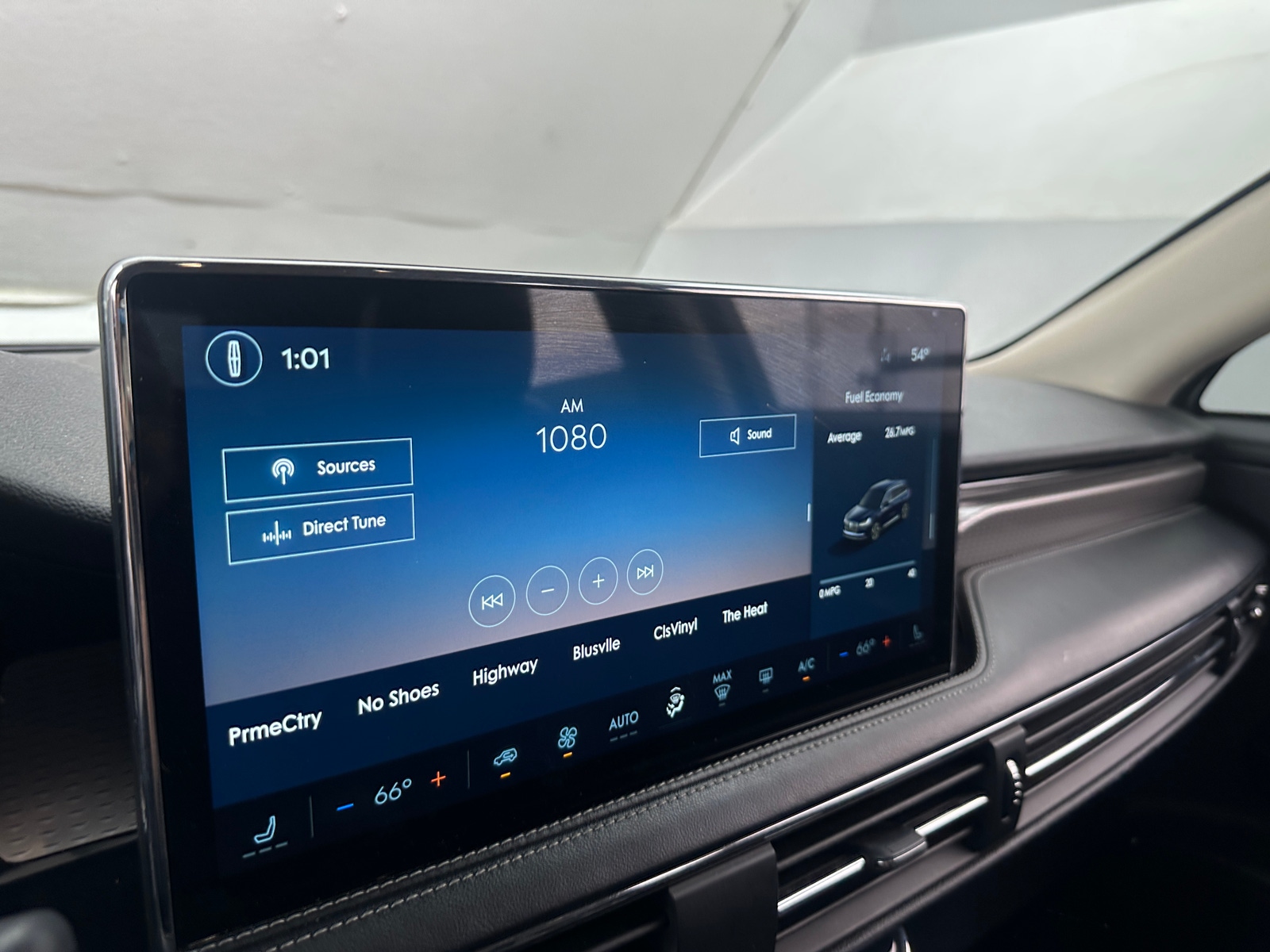 Thumbnail: 2023 Lincoln Corsair - 3