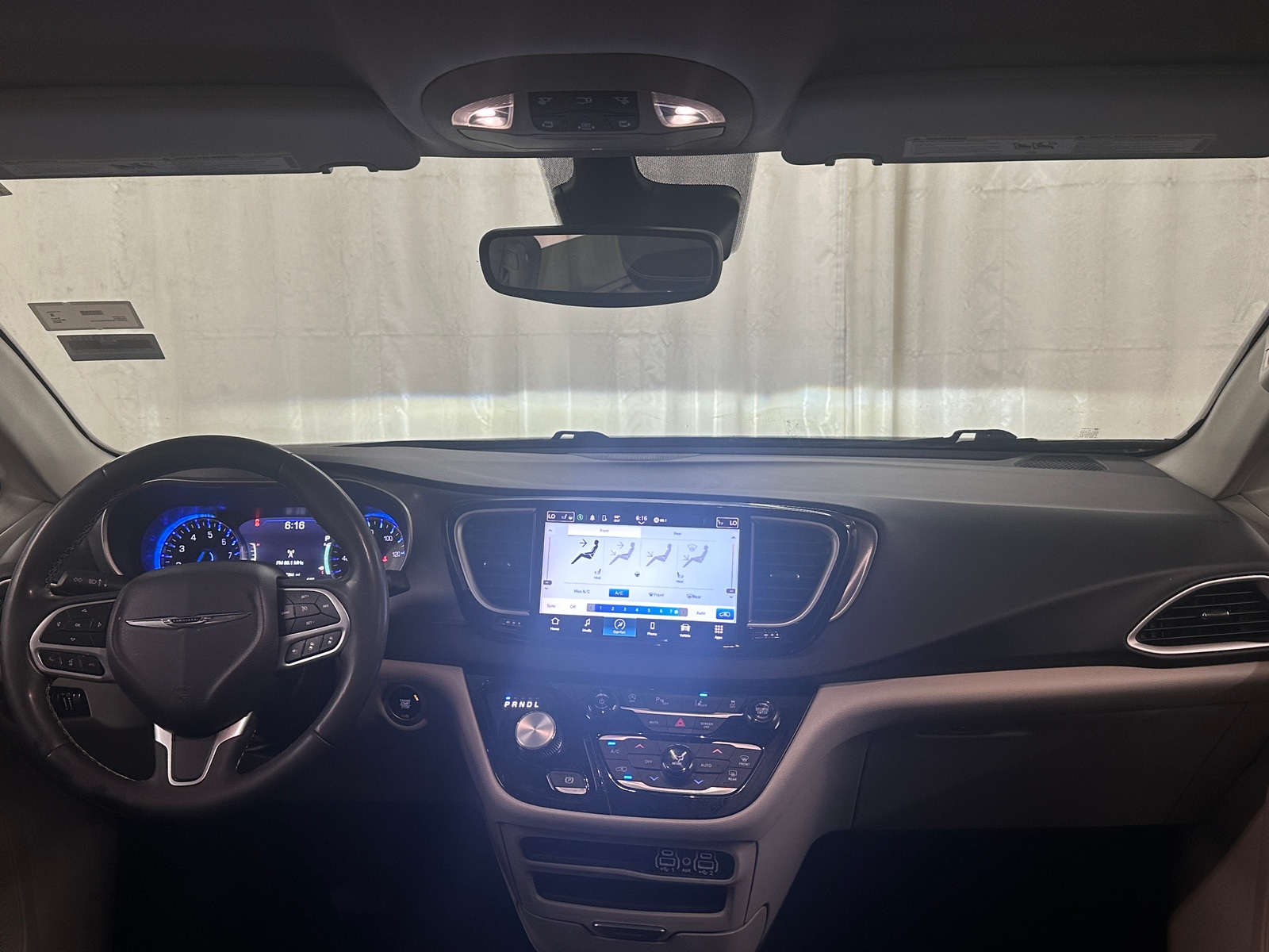 Thumbnail: 2023 Chrysler Pacifica - 3