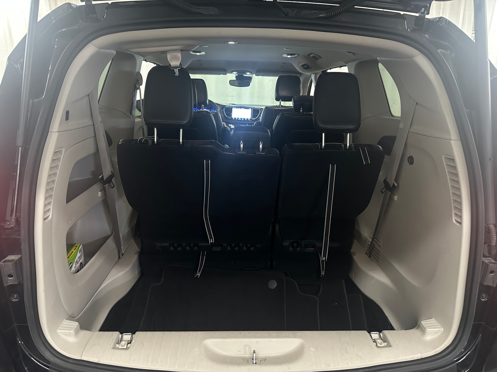 Thumbnail: 2023 Chrysler Pacifica - 7