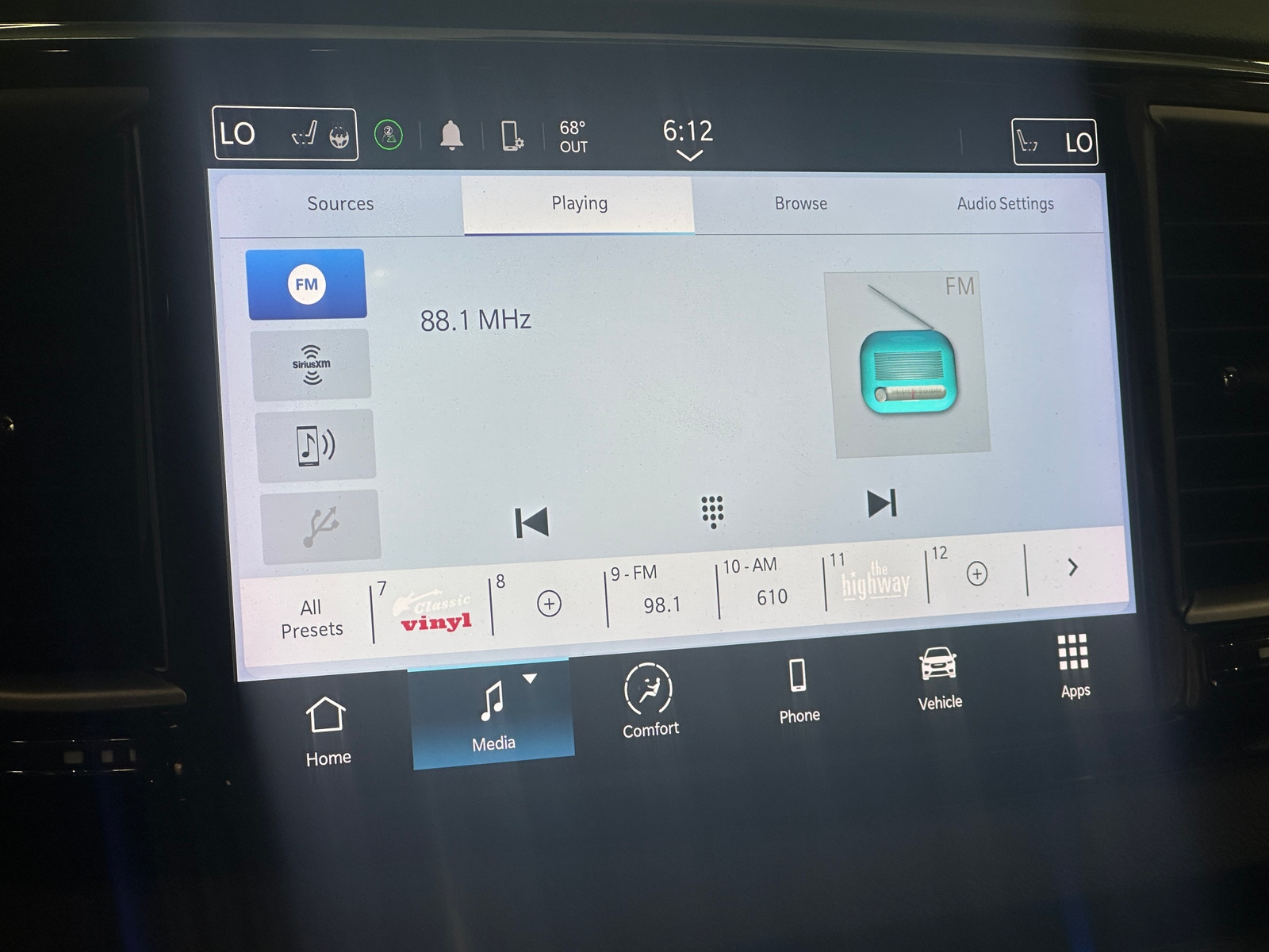 Thumbnail: 2023 Chrysler Pacifica - 4