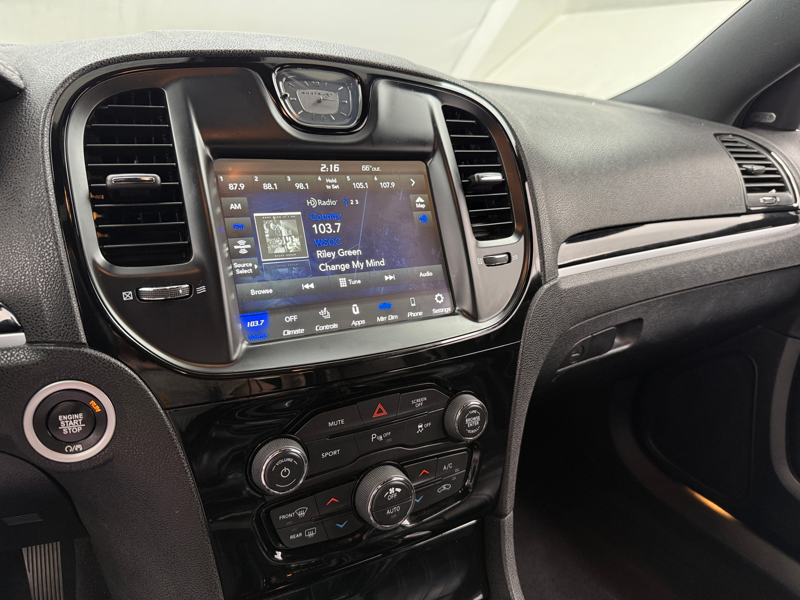 Thumbnail: 2022 Chrysler 300 - 3