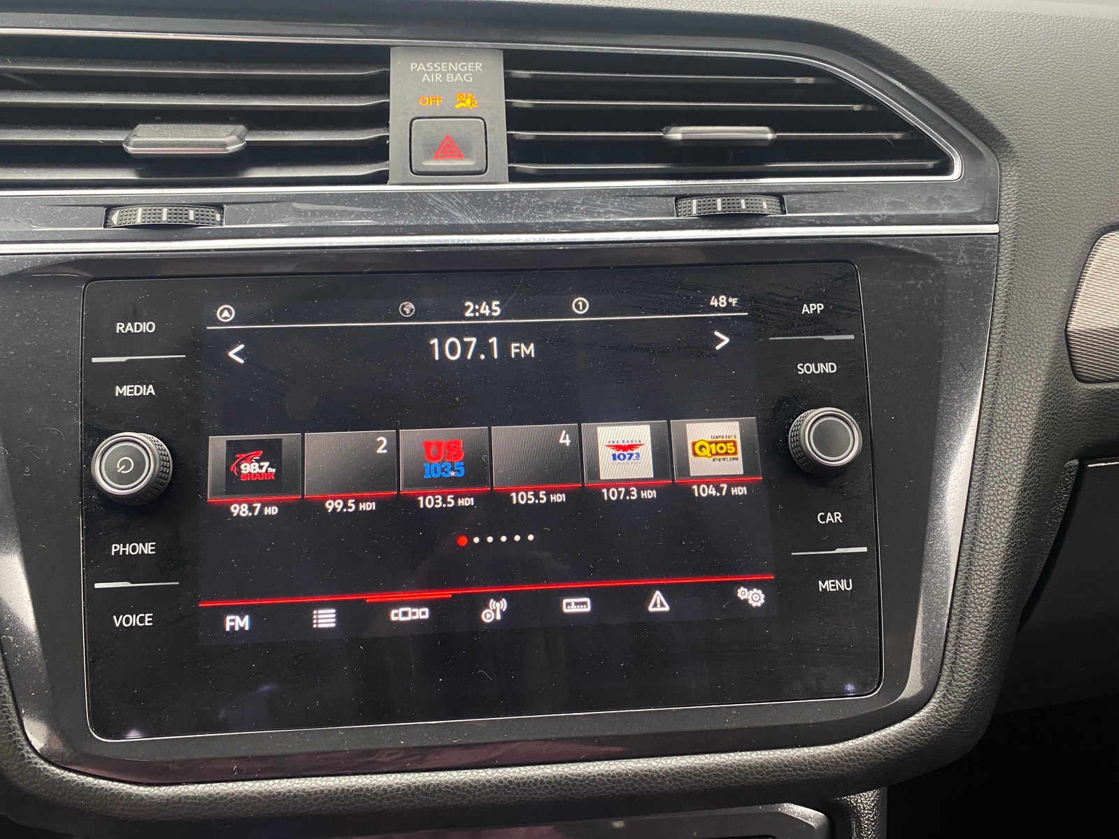 Thumbnail: 2023 Volkswagen Tiguan - 3