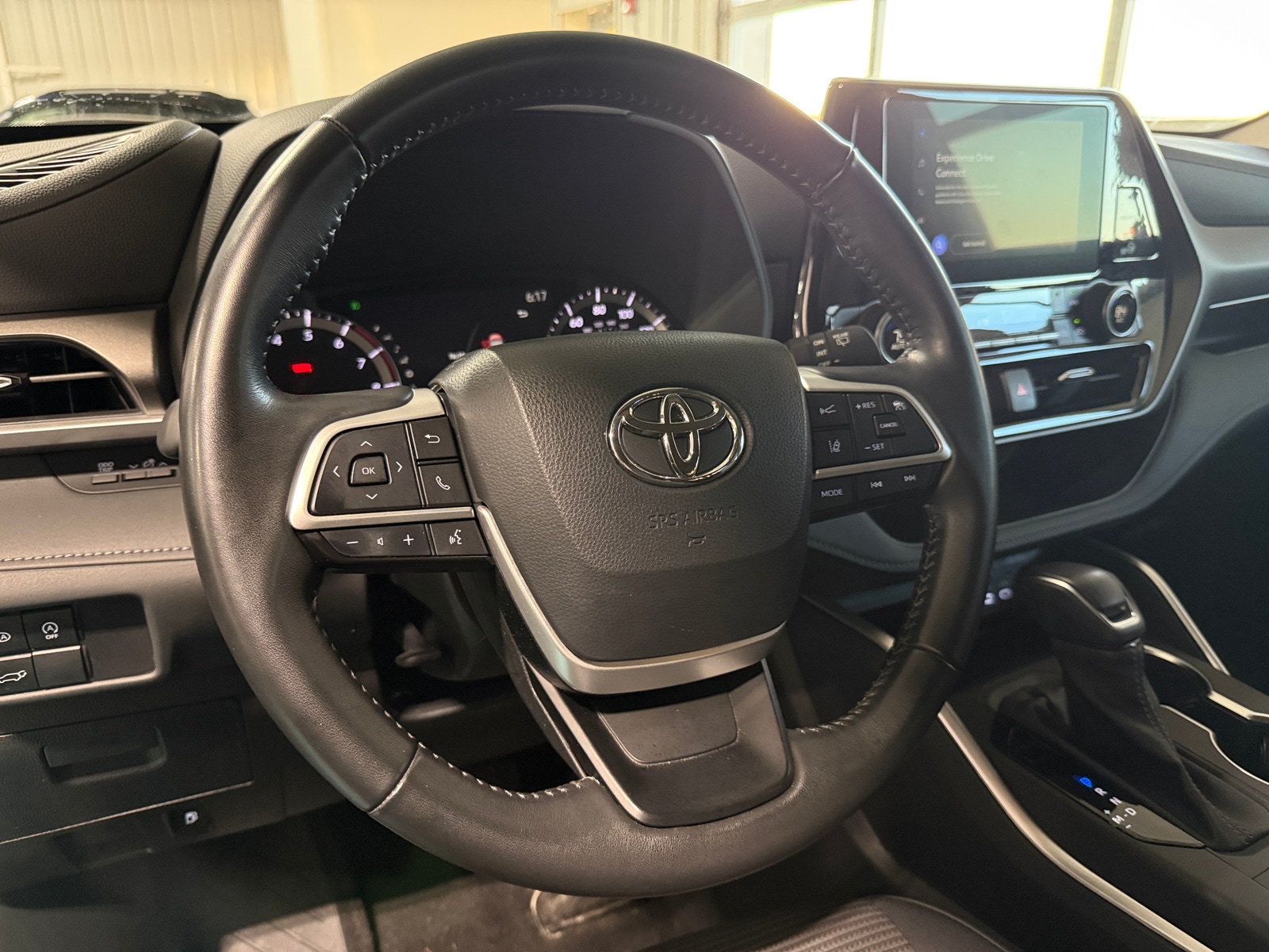 Thumbnail: 2023 Toyota Highlander - 5