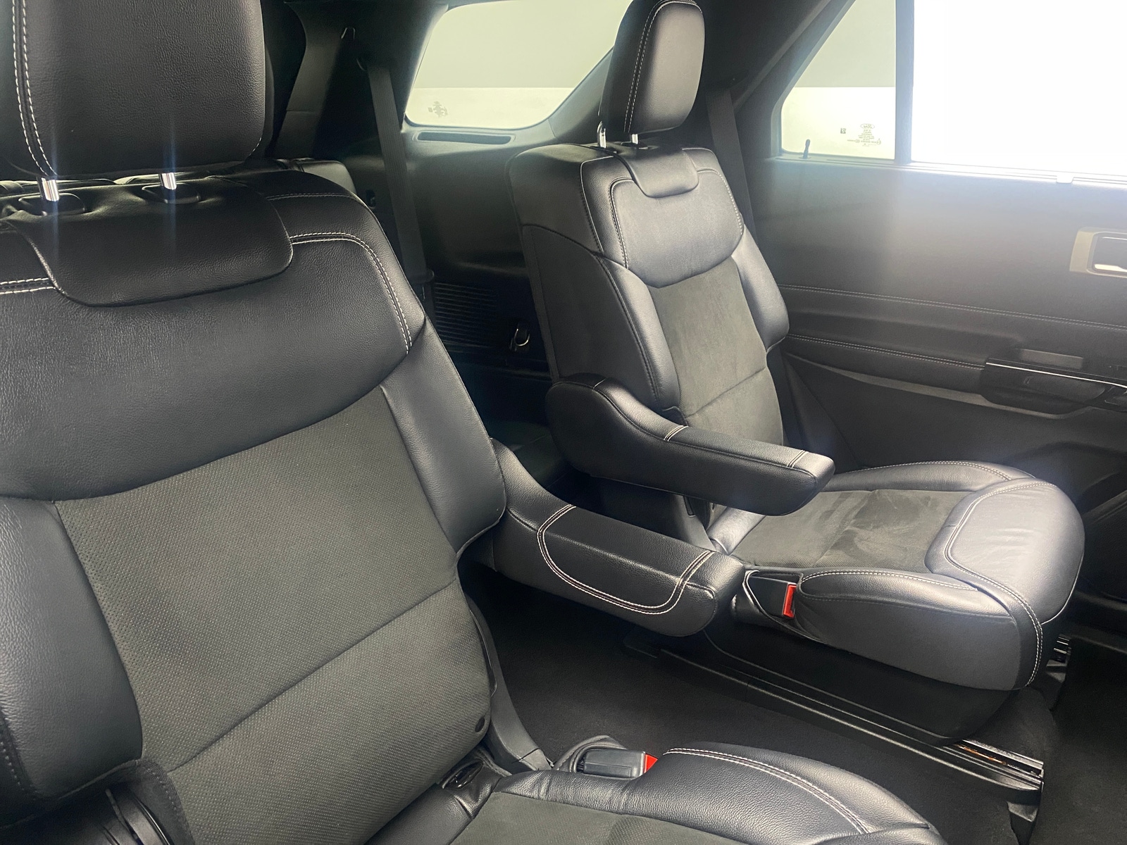 Thumbnail: 2022 Ford Explorer - 5