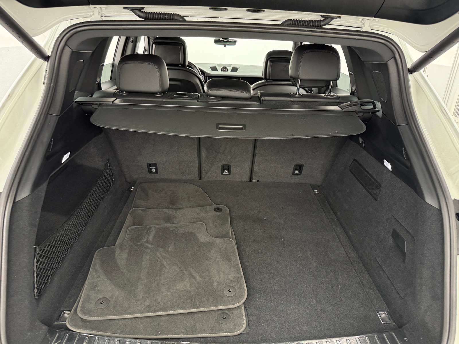 Thumbnail: 2020 Porsche Cayenne - 6