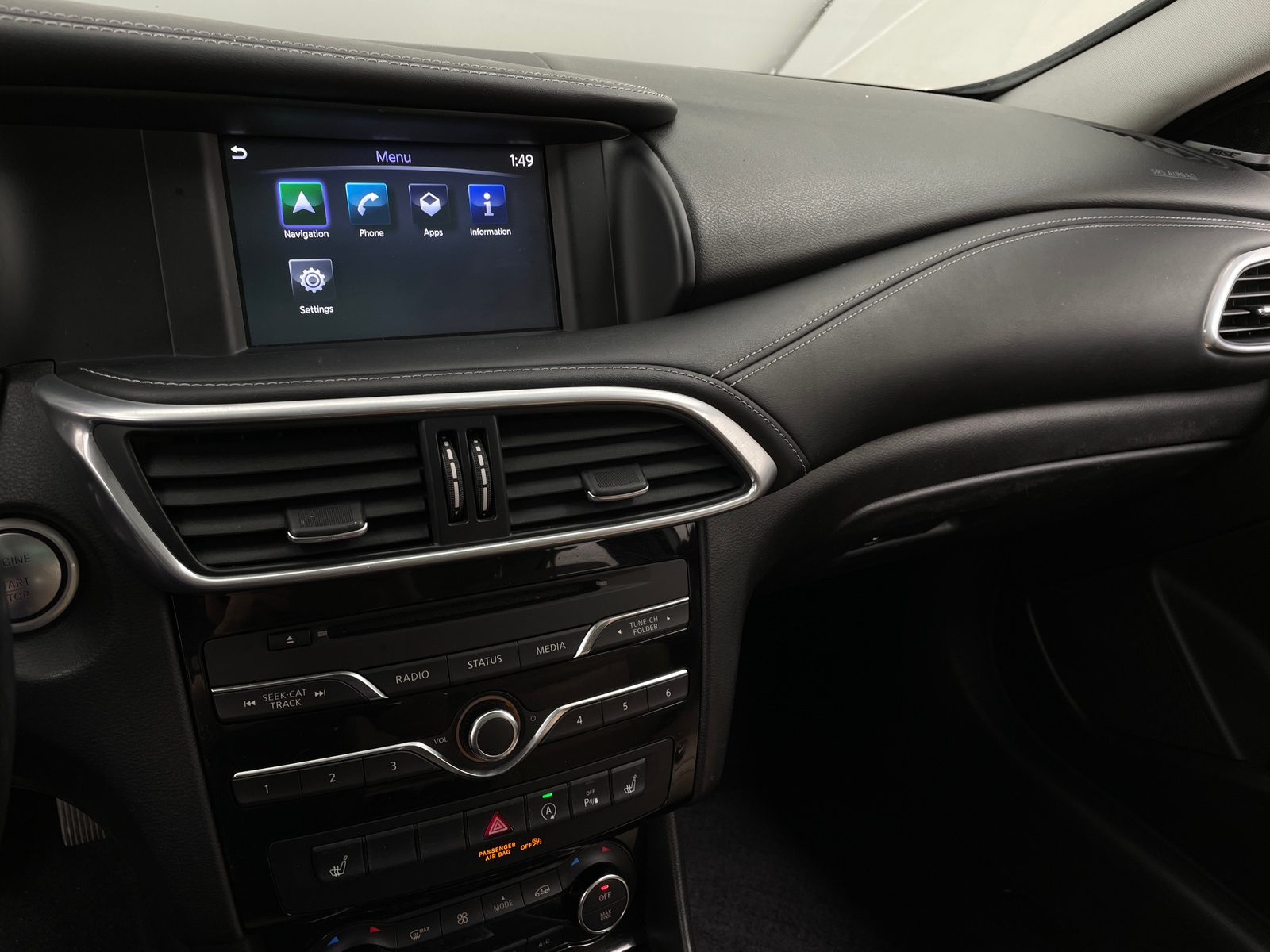 Thumbnail: 2017 INFINITI QX30 - 3