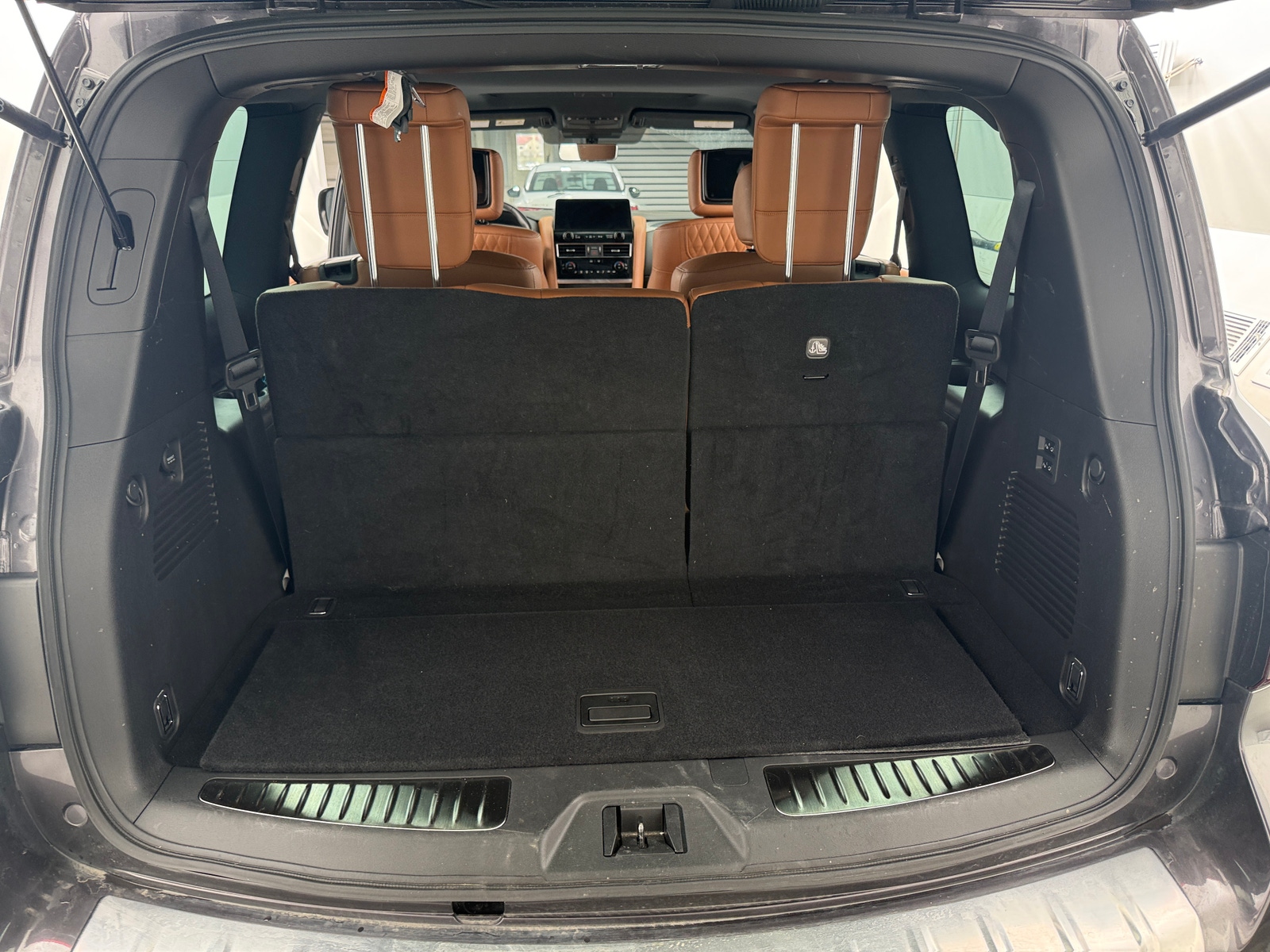 Thumbnail: 2023 INFINITI QX80 - 6