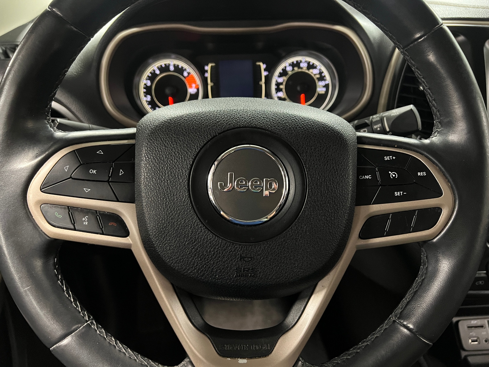 Thumbnail: 2017 Jeep Cherokee - 5