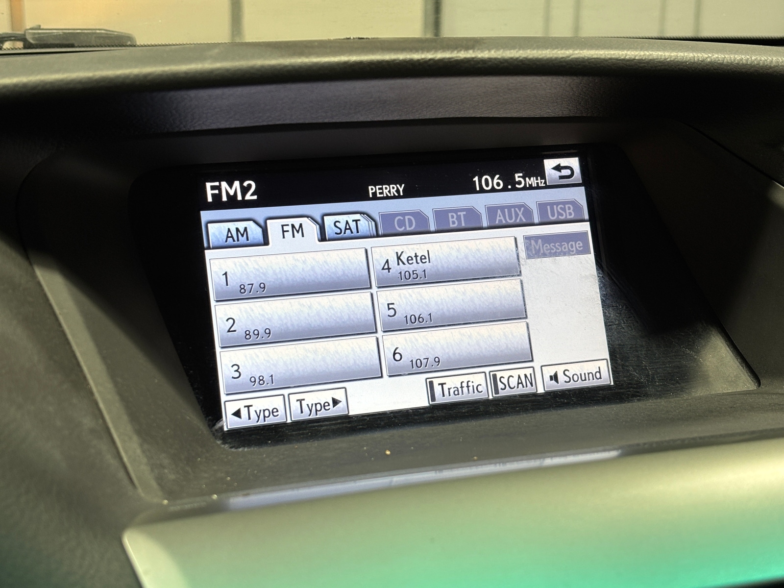 Thumbnail: 2011 Lexus RX - 4