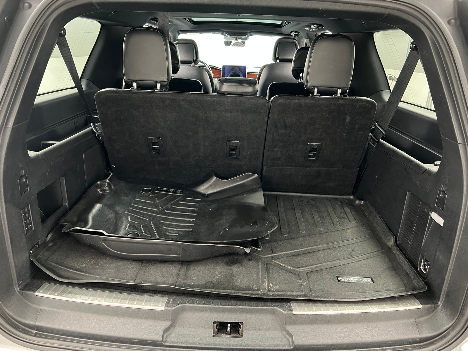 Thumbnail: 2019 Lincoln Navigator L - 6