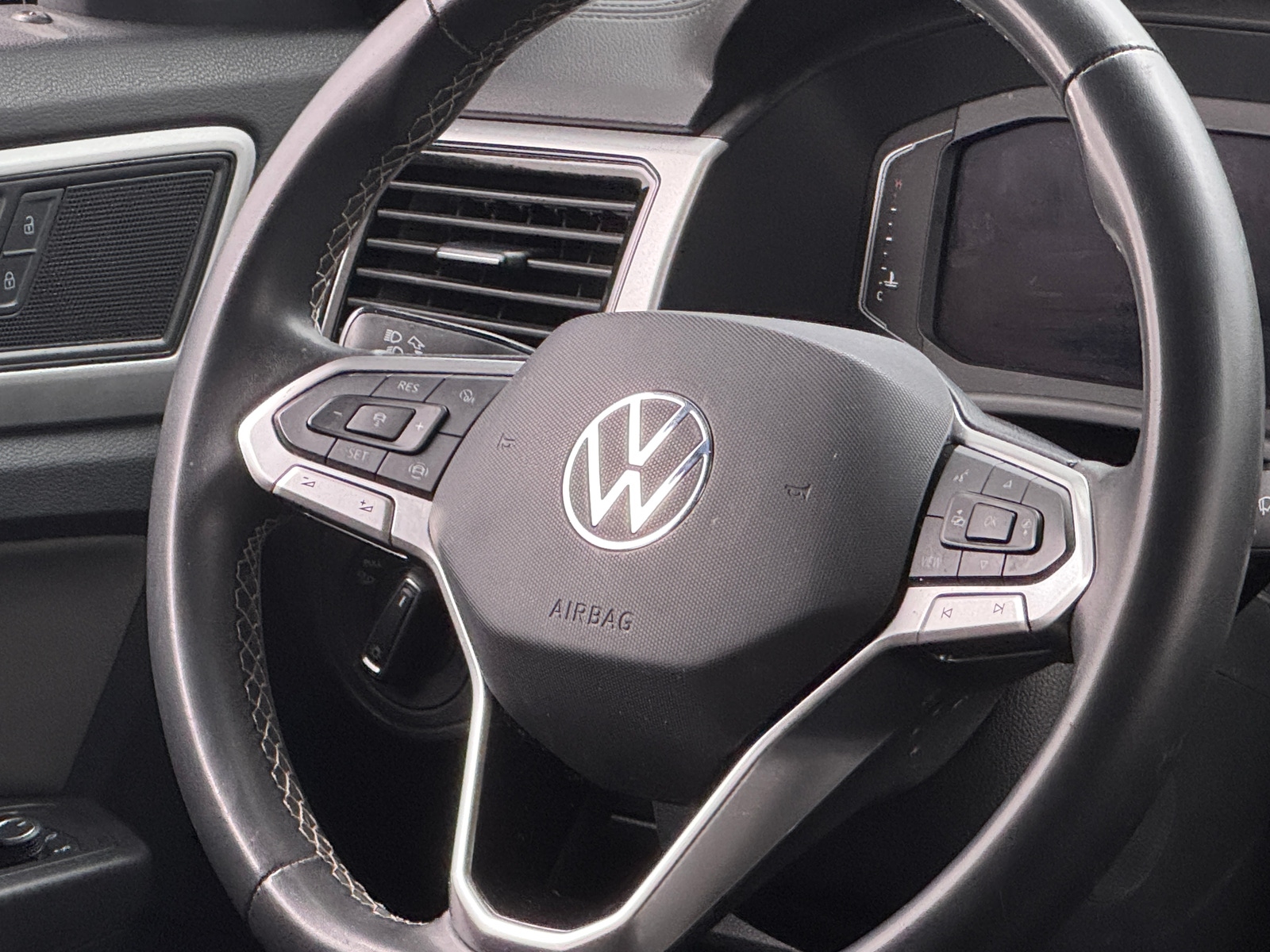 Thumbnail: 2022 Volkswagen Atlas - 4