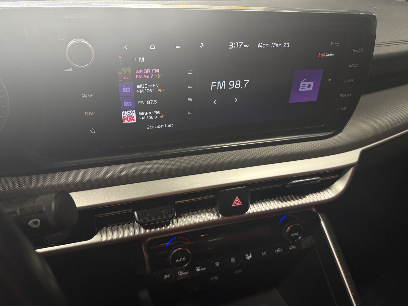 Thumbnail: 2023 Kia K5 - 3