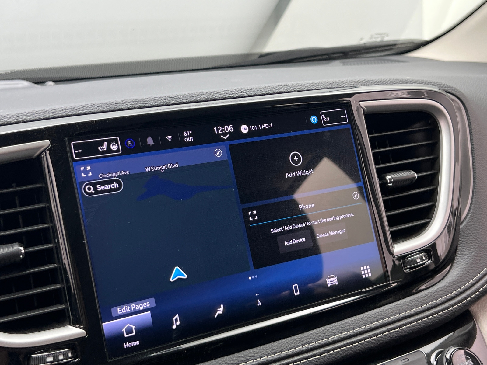 Thumbnail: 2024 Chrysler Pacifica - 3