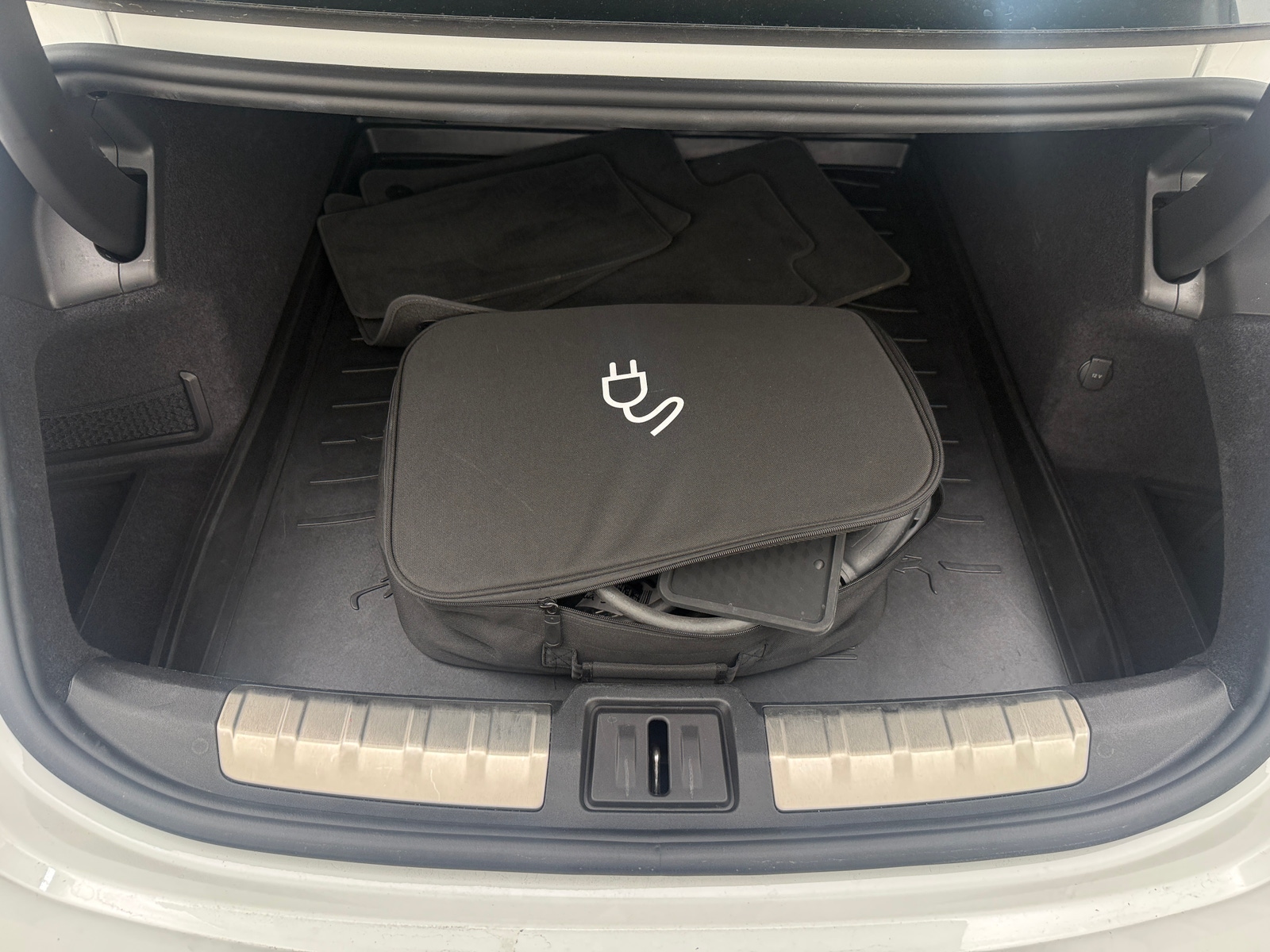 Thumbnail: 2020 Porsche Taycan - 6