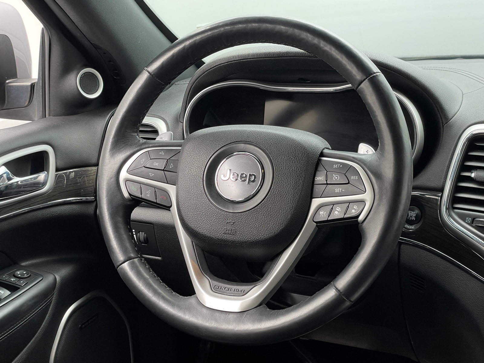 Thumbnail: 2015 Jeep Grand Cherokee - 4