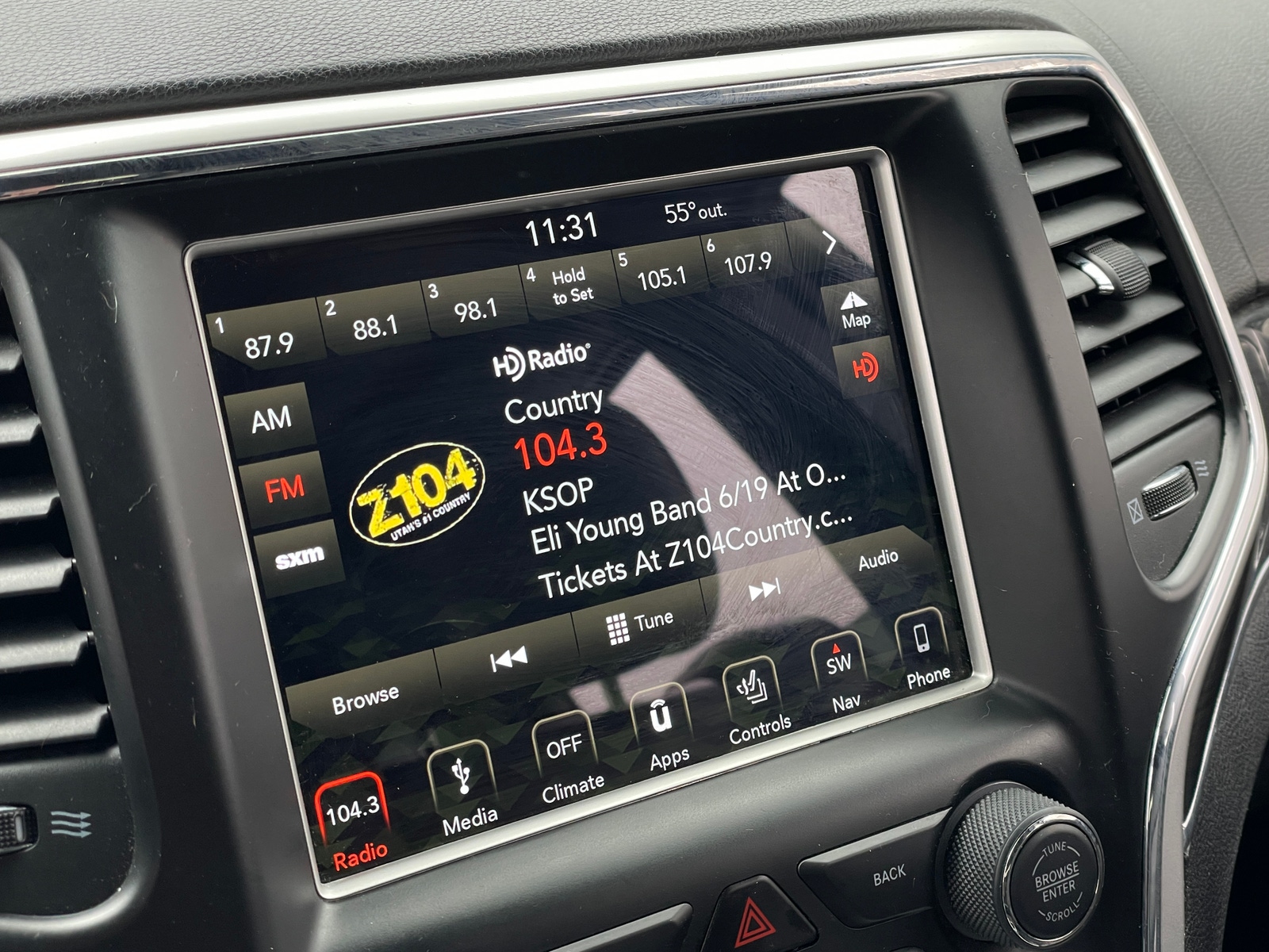 Thumbnail: 2015 Jeep Grand Cherokee - 3