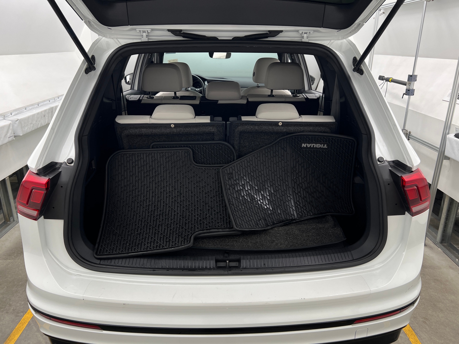 Thumbnail: 2020 Volkswagen Tiguan - 6