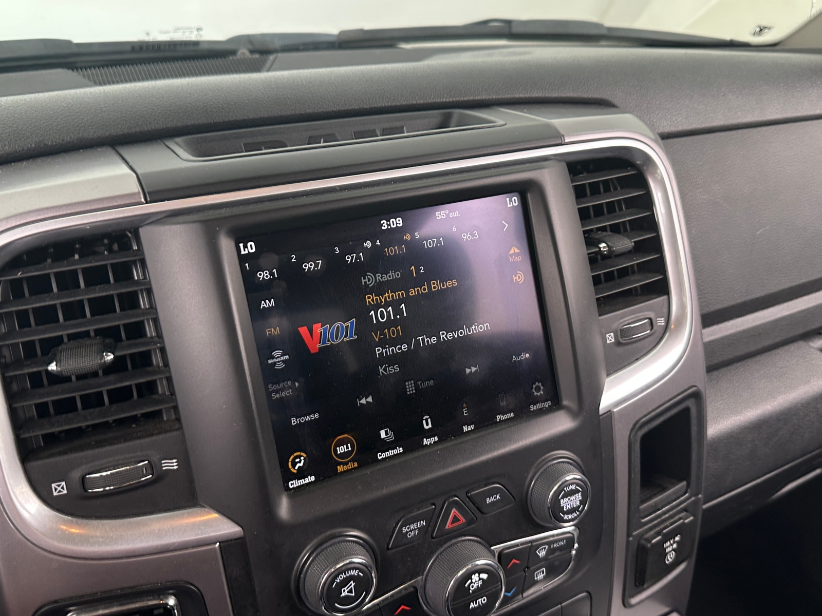 Thumbnail: 2023 RAM 1500 Classic - 4