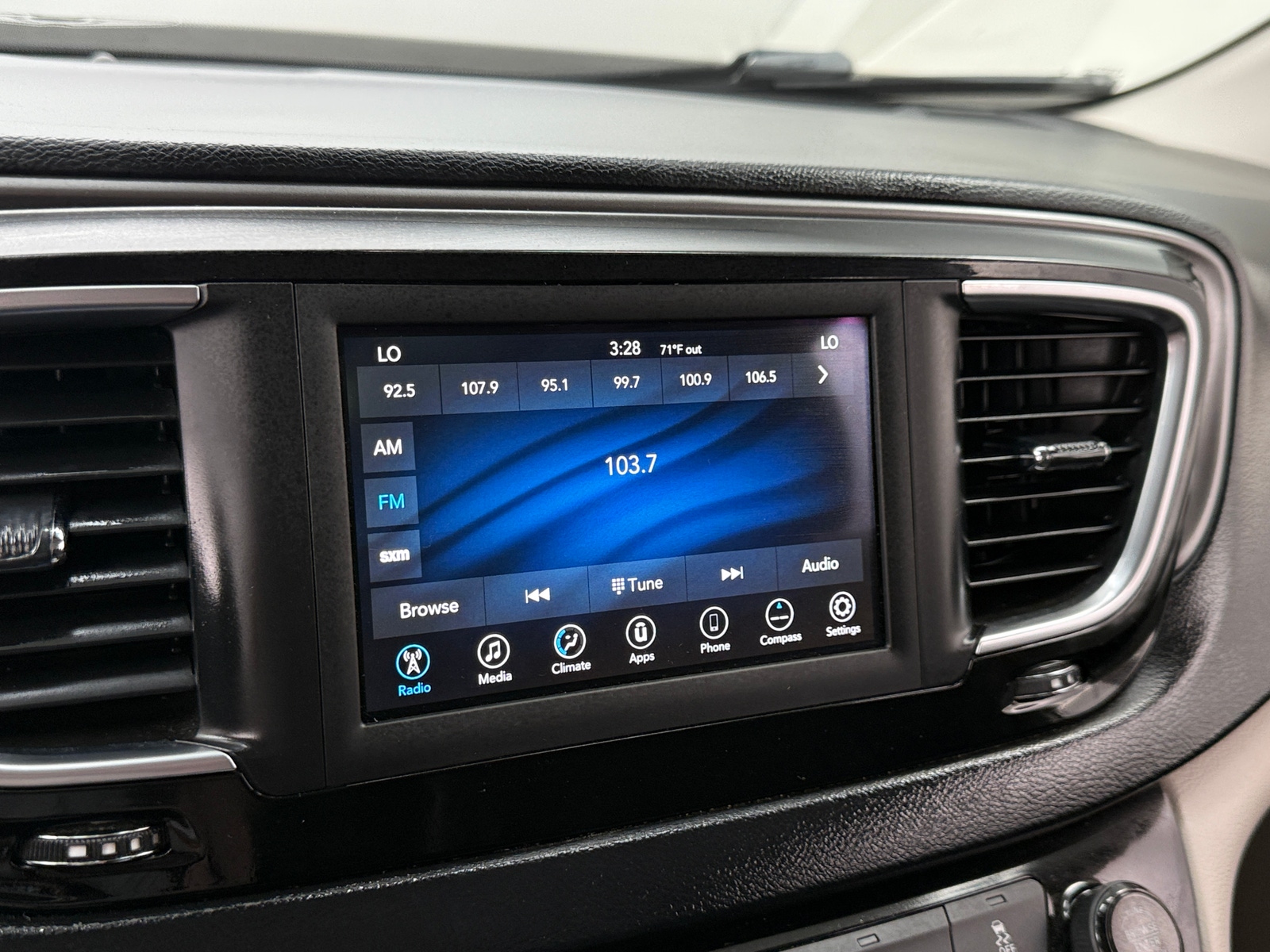 Thumbnail: 2020 Chrysler Pacifica - 4