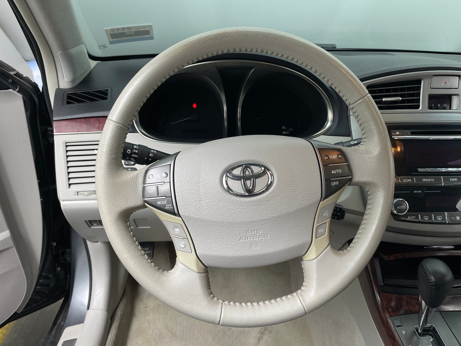 Thumbnail: 2011 Toyota Avalon - 4