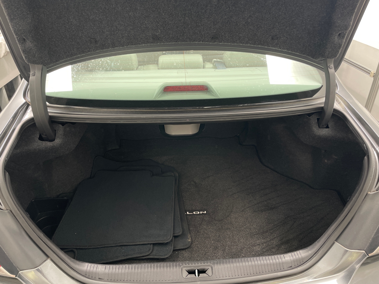 Thumbnail: 2011 Toyota Avalon - 6