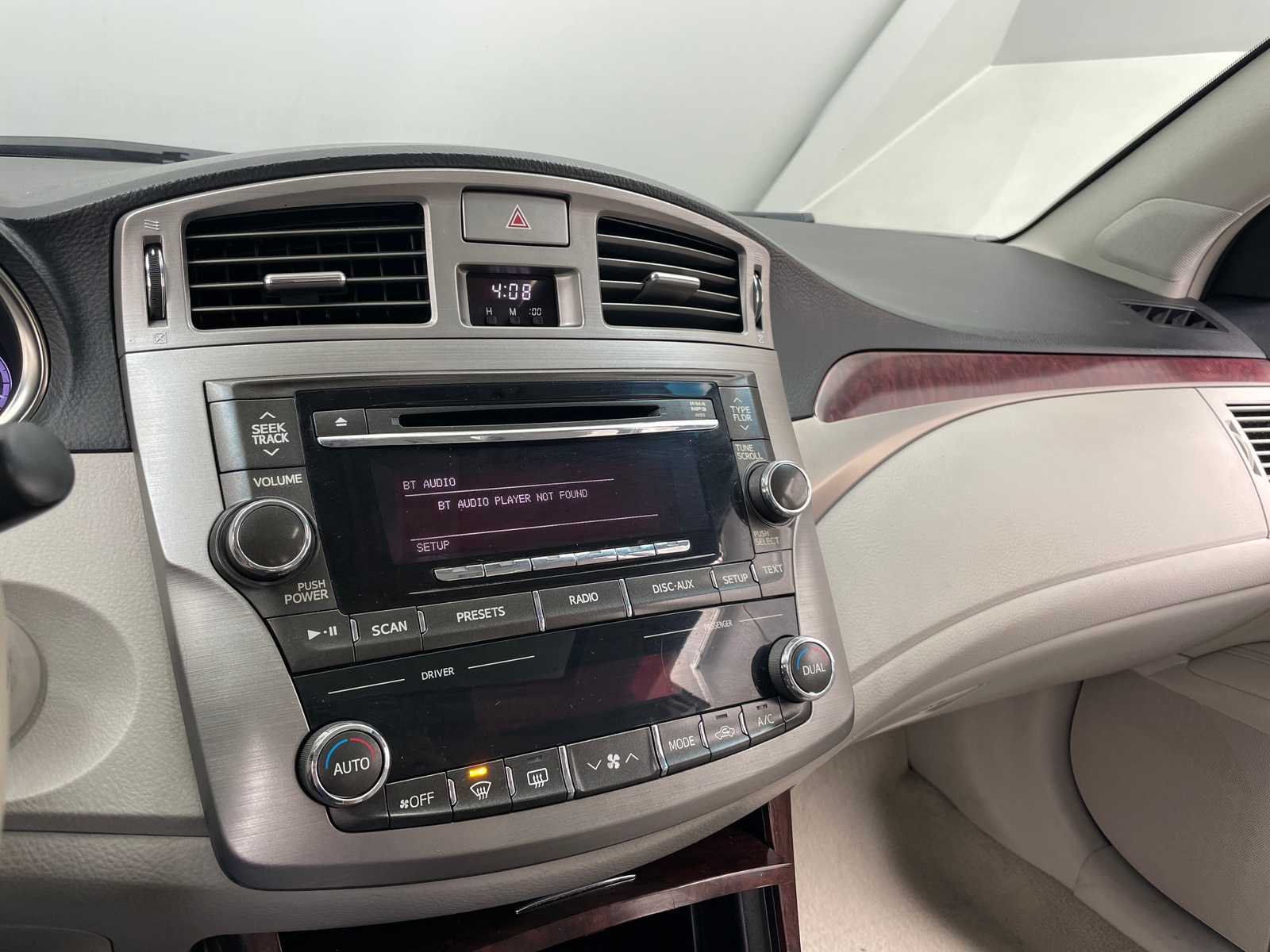 Thumbnail: 2011 Toyota Avalon - 3