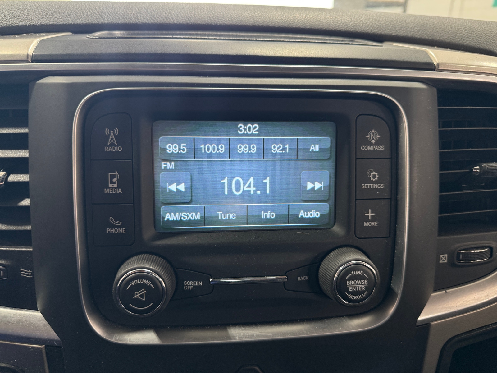 Thumbnail: 2020 RAM 1500 Classic - 4