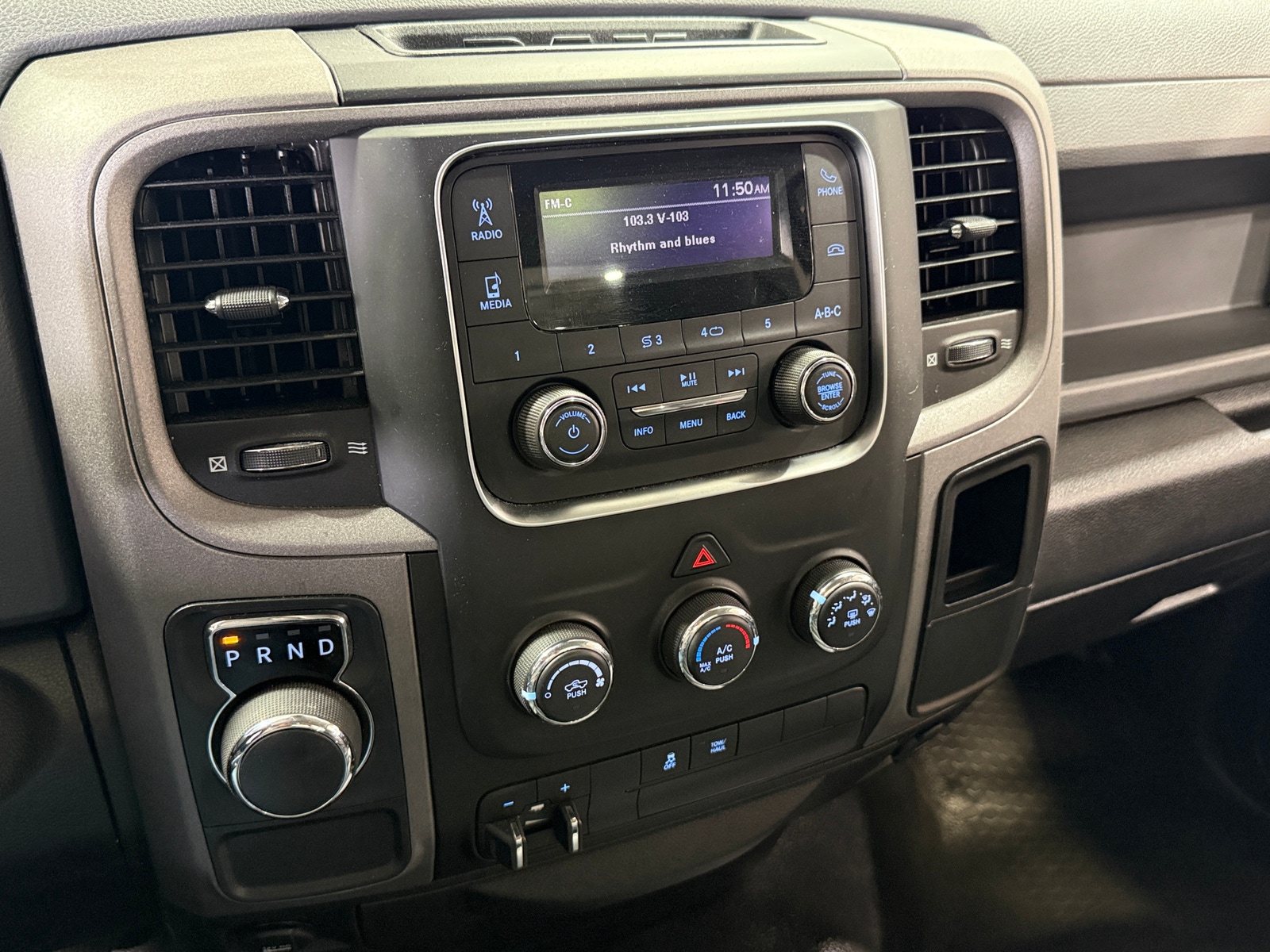 Thumbnail: 2019 RAM 1500 Classic - 3