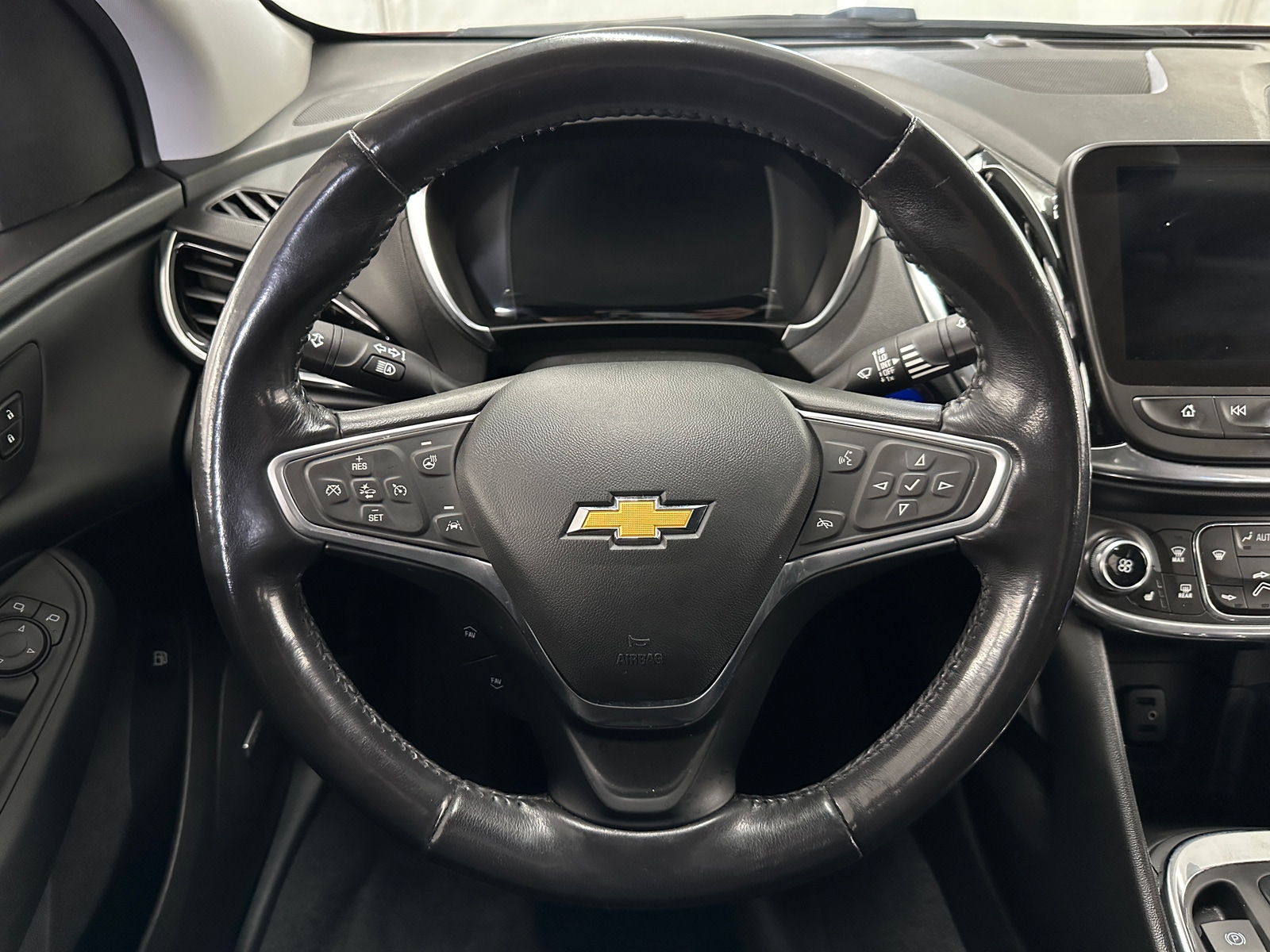 Thumbnail: 2018 Chevrolet Volt - 4