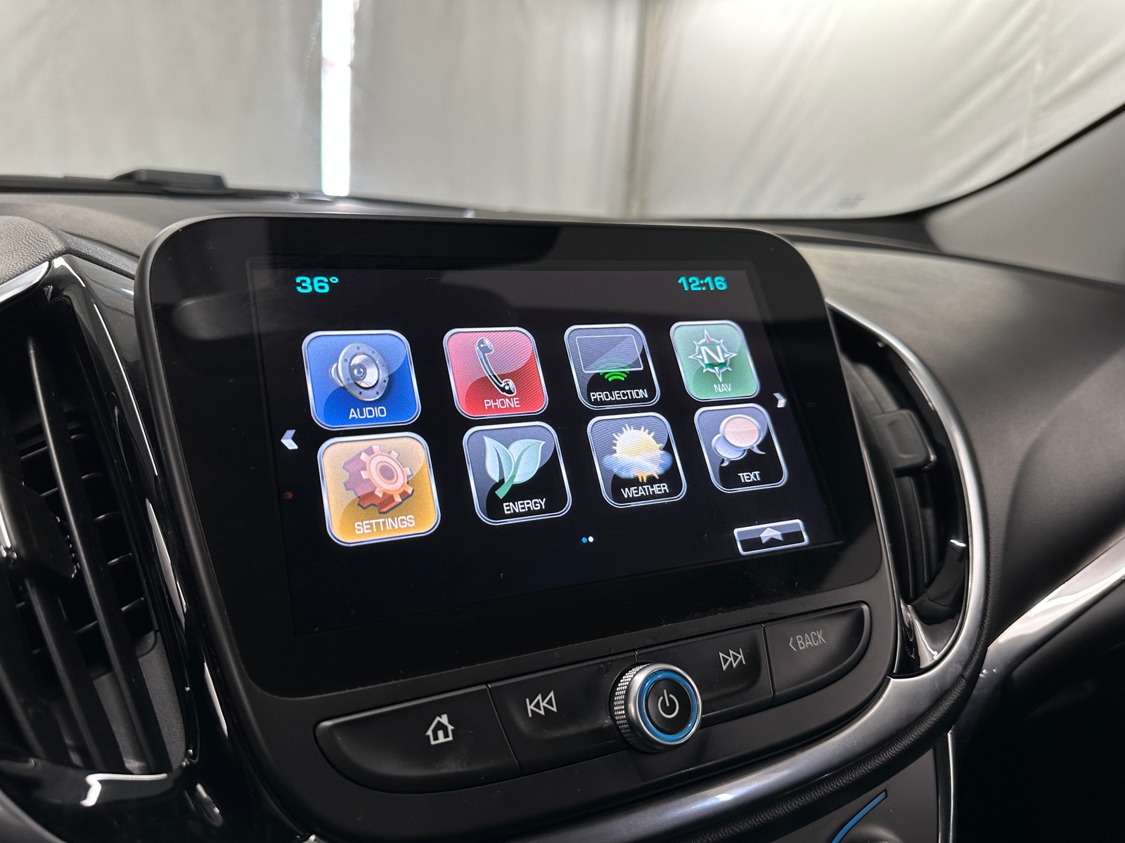 Thumbnail: 2018 Chevrolet Volt - 3