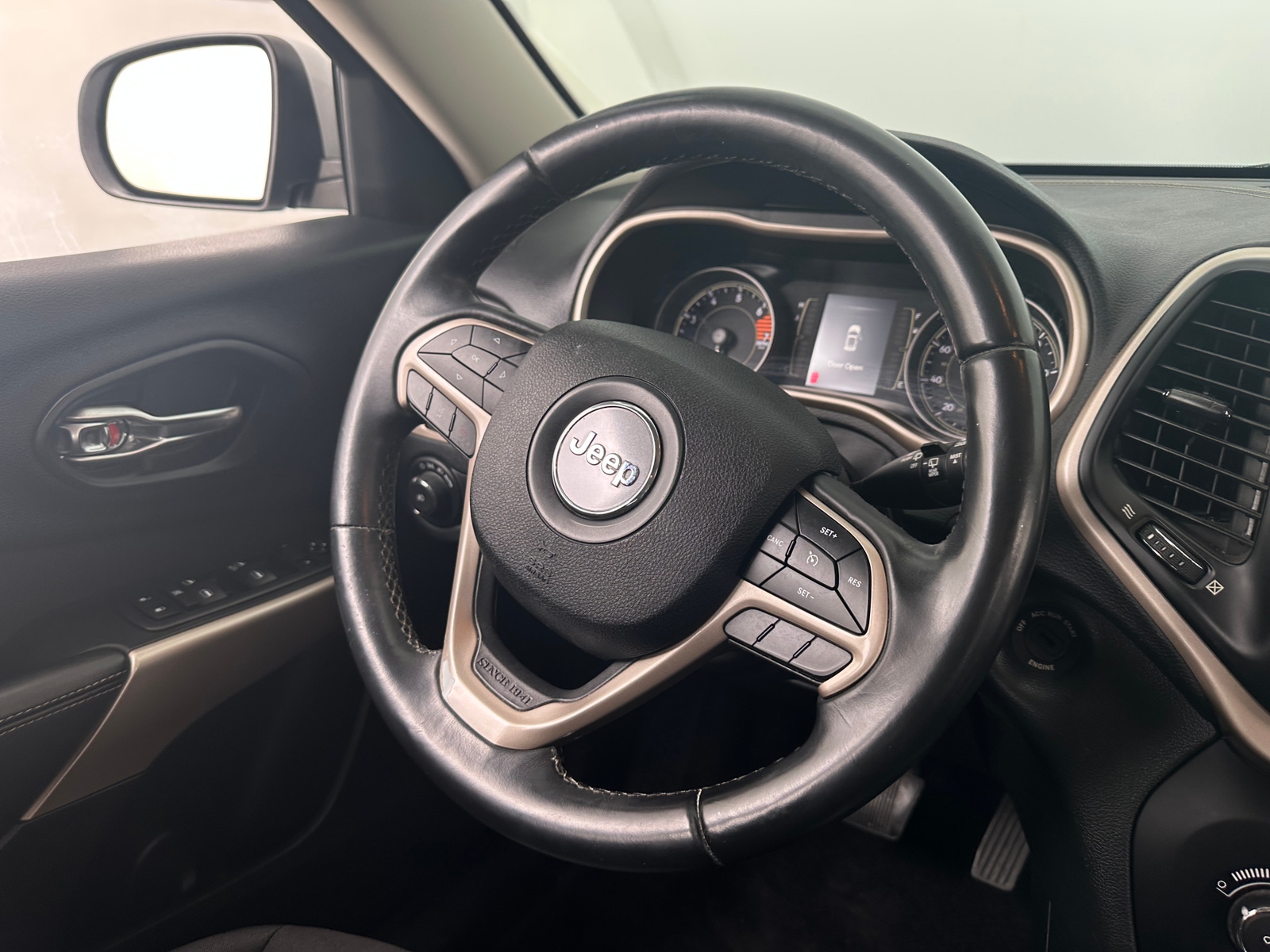 Thumbnail: 2018 Jeep Cherokee - 5