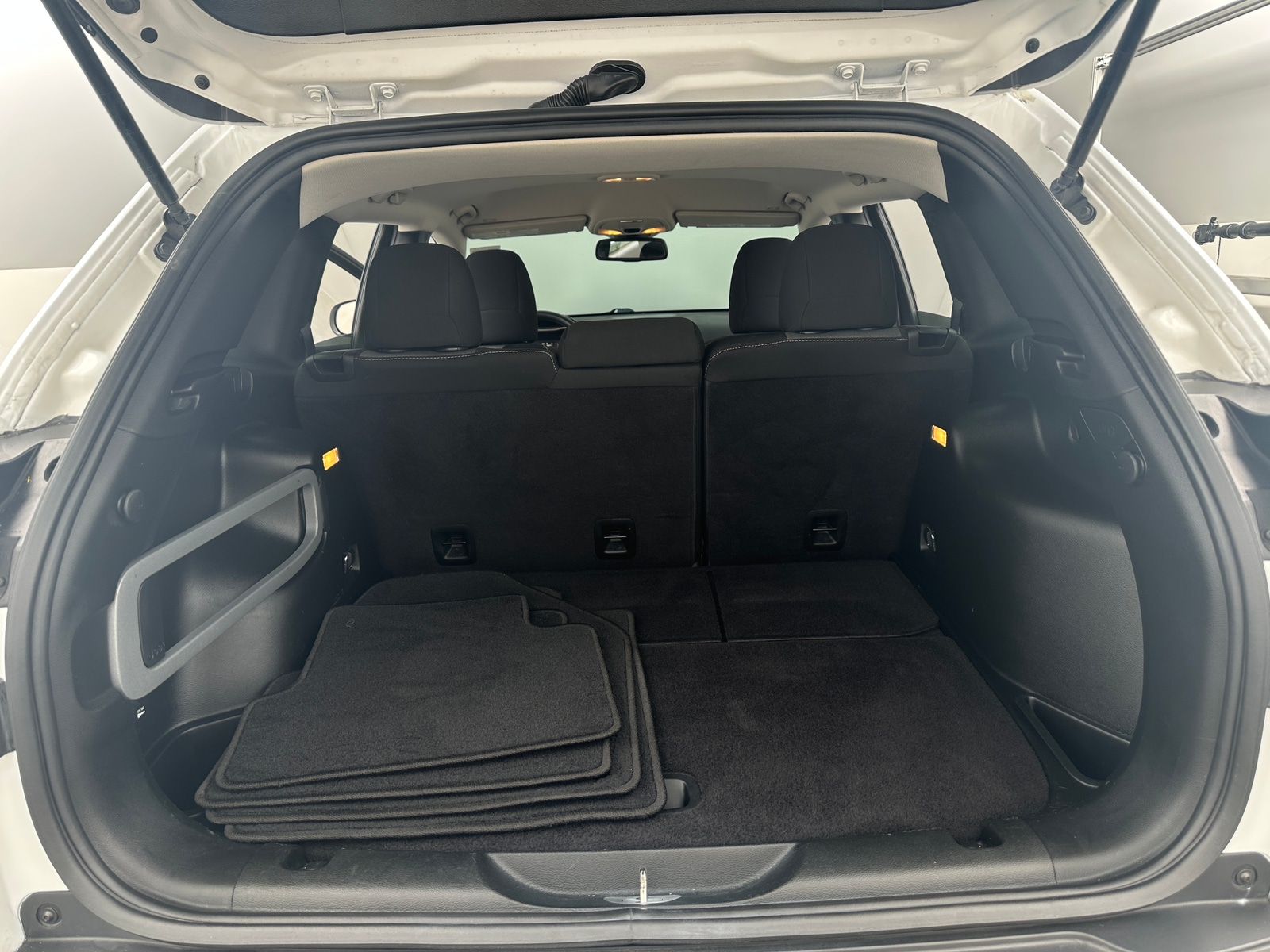 Thumbnail: 2018 Jeep Cherokee - 7