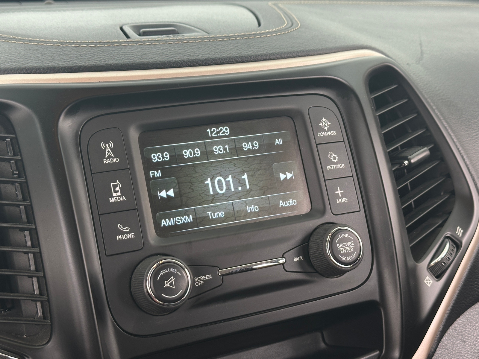 Thumbnail: 2018 Jeep Cherokee - 4