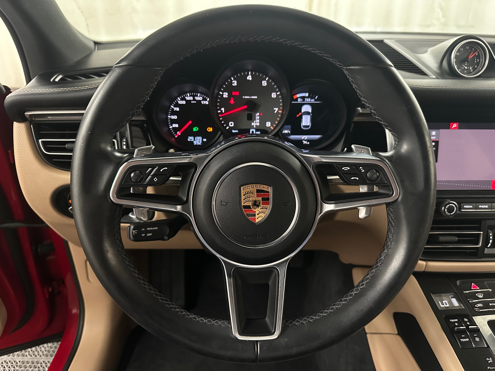 Thumbnail: 2020 Porsche Macan - 4