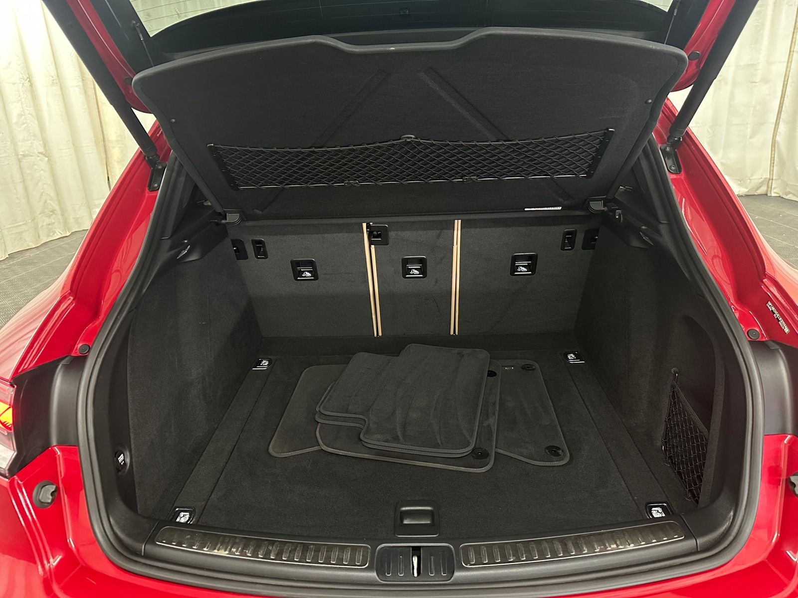 Thumbnail: 2020 Porsche Macan - 6