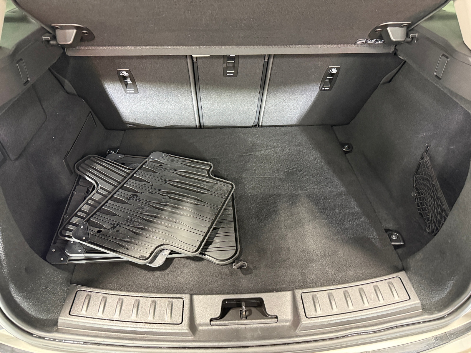 Thumbnail: 2023 Land Rover Range Rover Evoque - 6