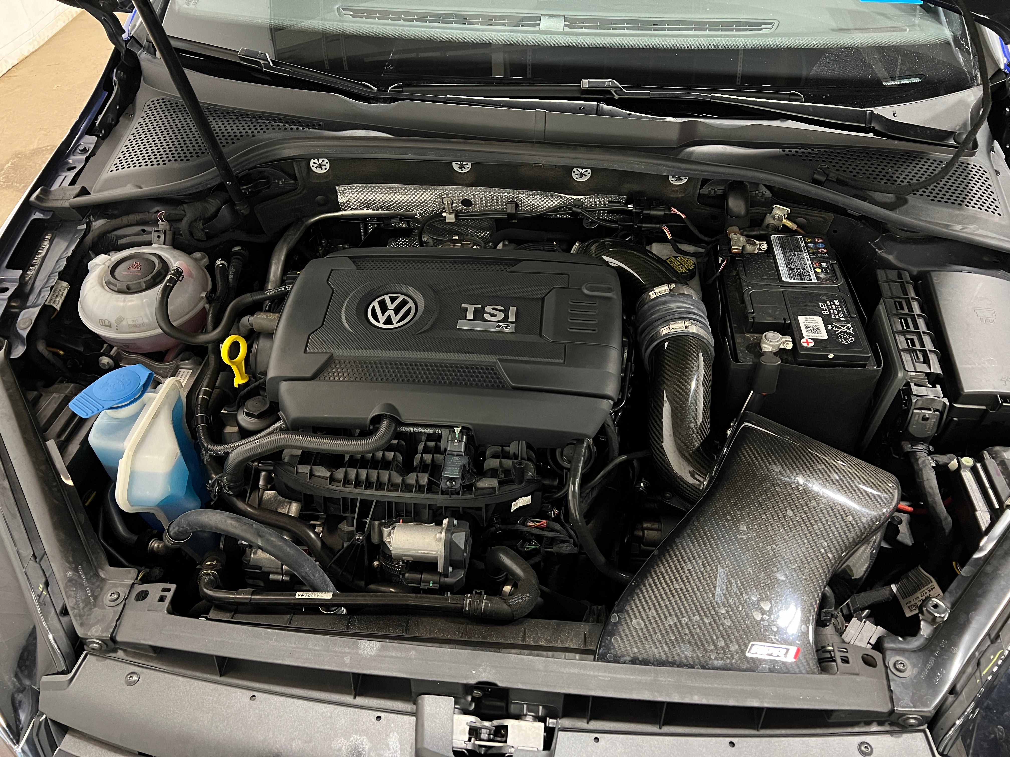 2019 Volkswagen Golf R - Image 1