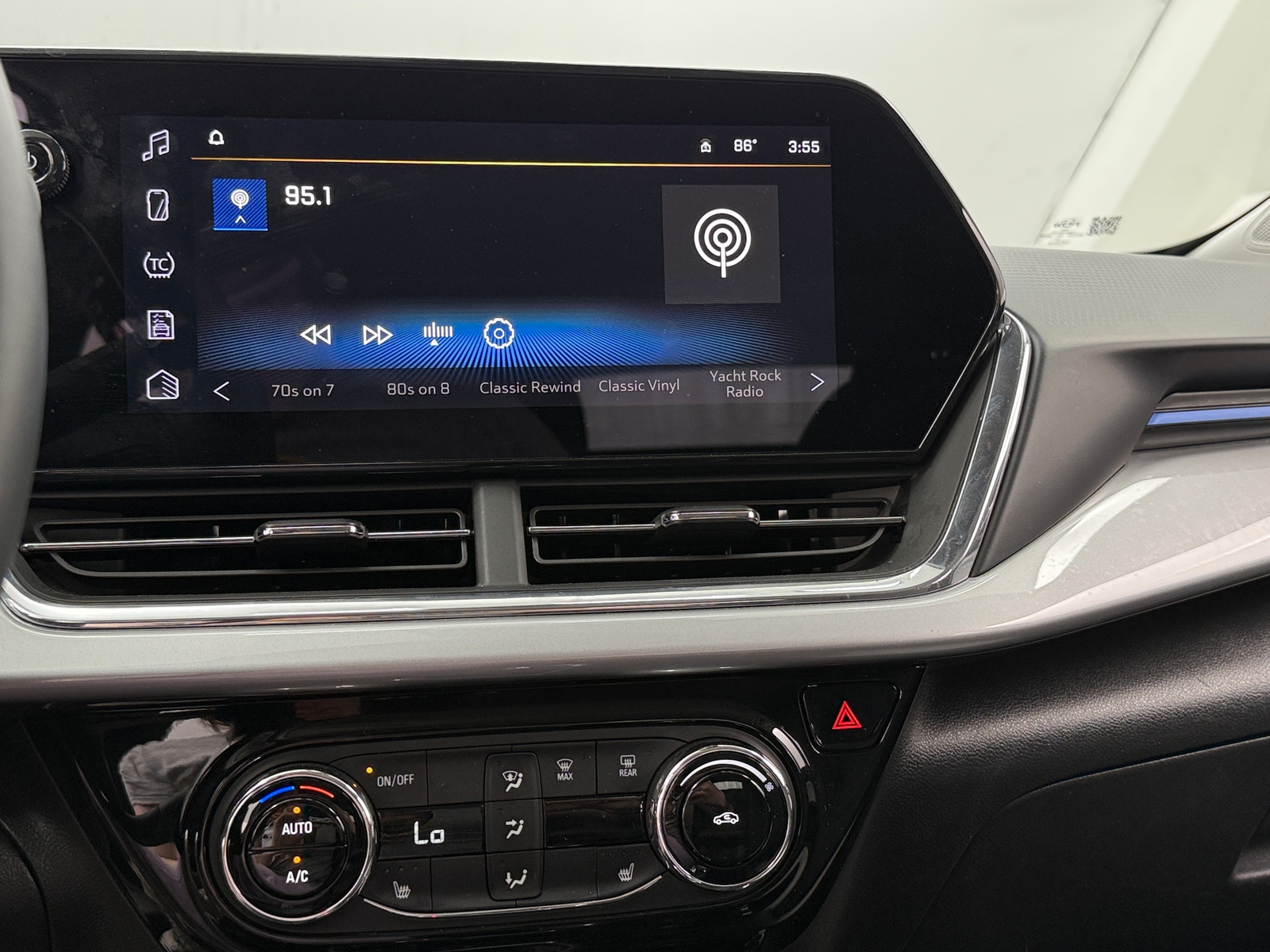 Thumbnail: 2025 Chevrolet Trax - 4