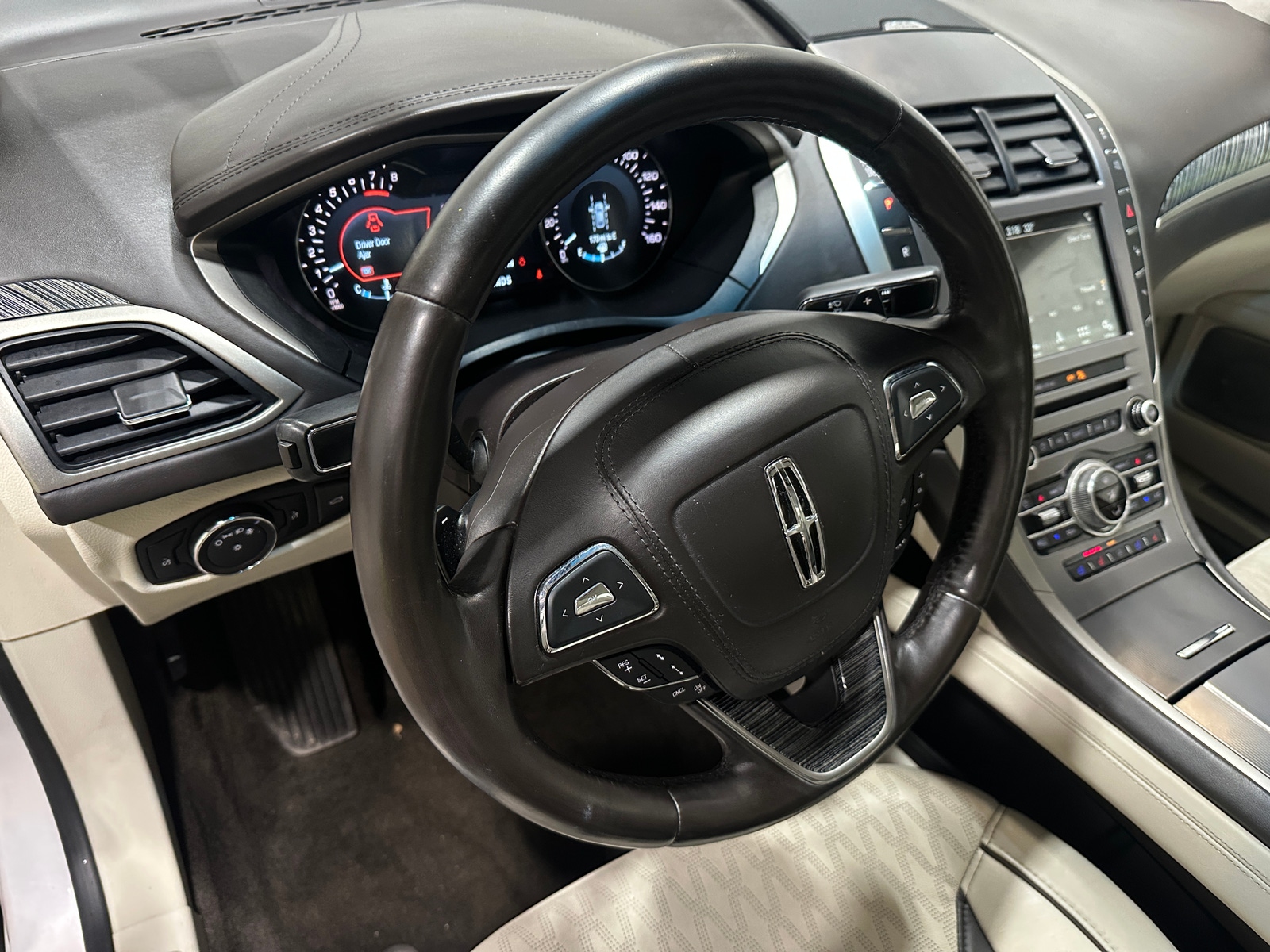 Thumbnail: 2018 Lincoln MKZ - 4