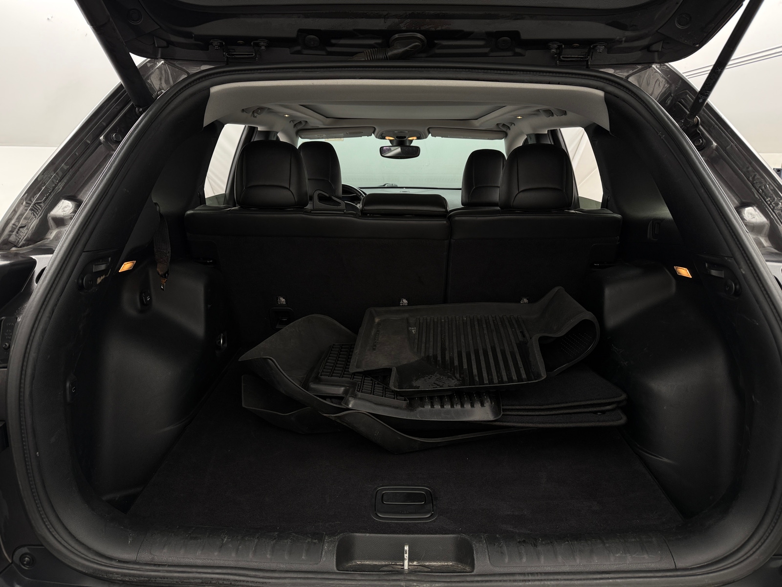 Thumbnail: 2019 Jeep Cherokee - 6