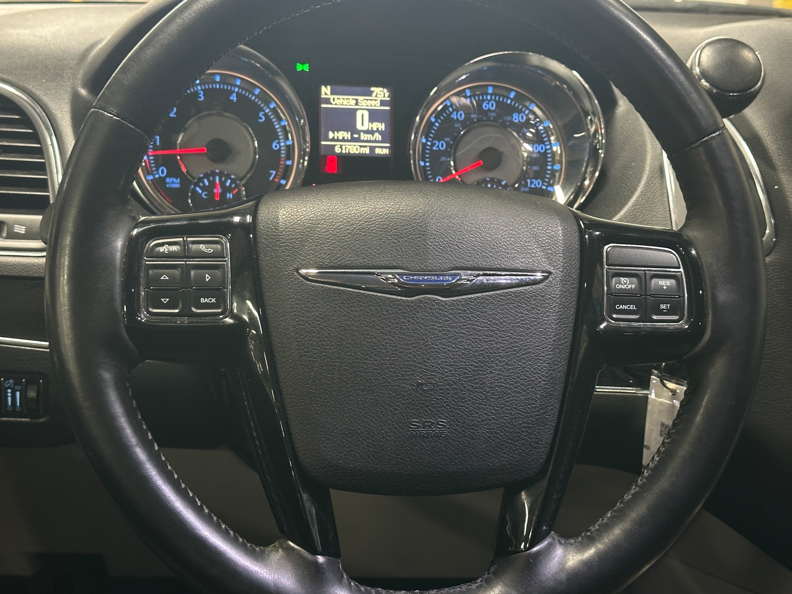 Thumbnail: 2016 Chrysler Town & Country - 5