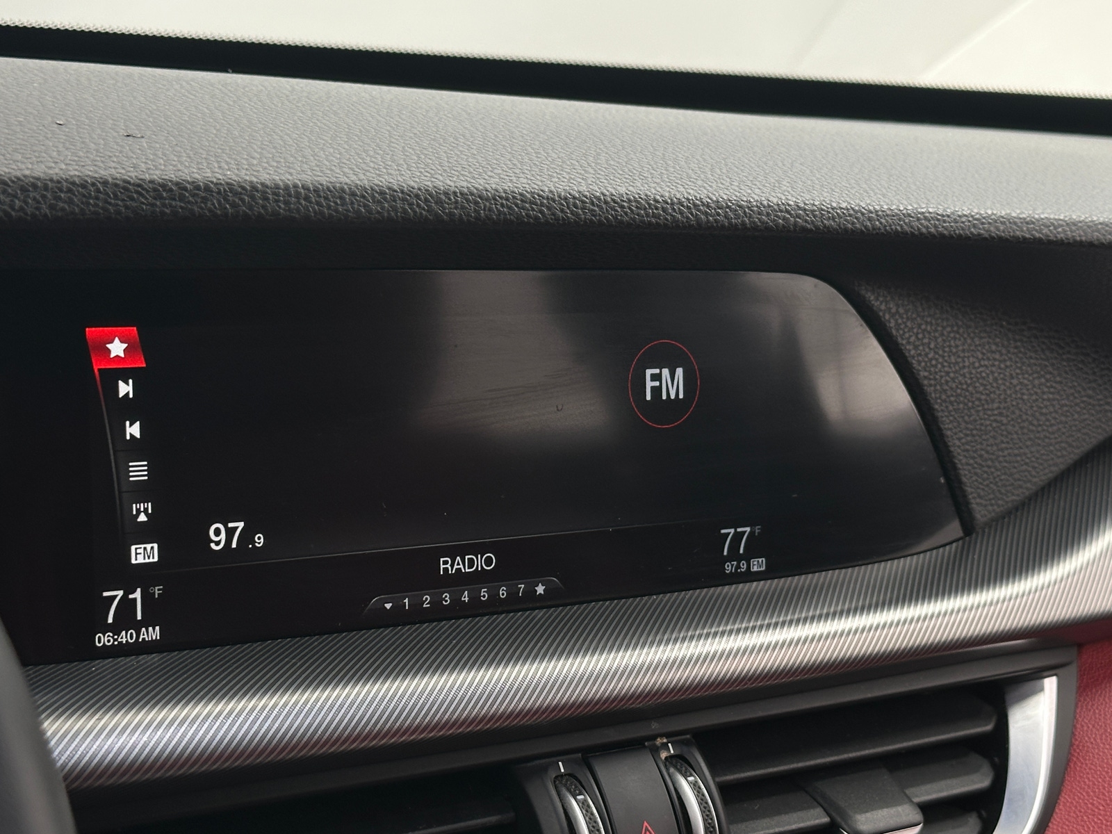 Thumbnail: 2018 Alfa Romeo Stelvio - 3