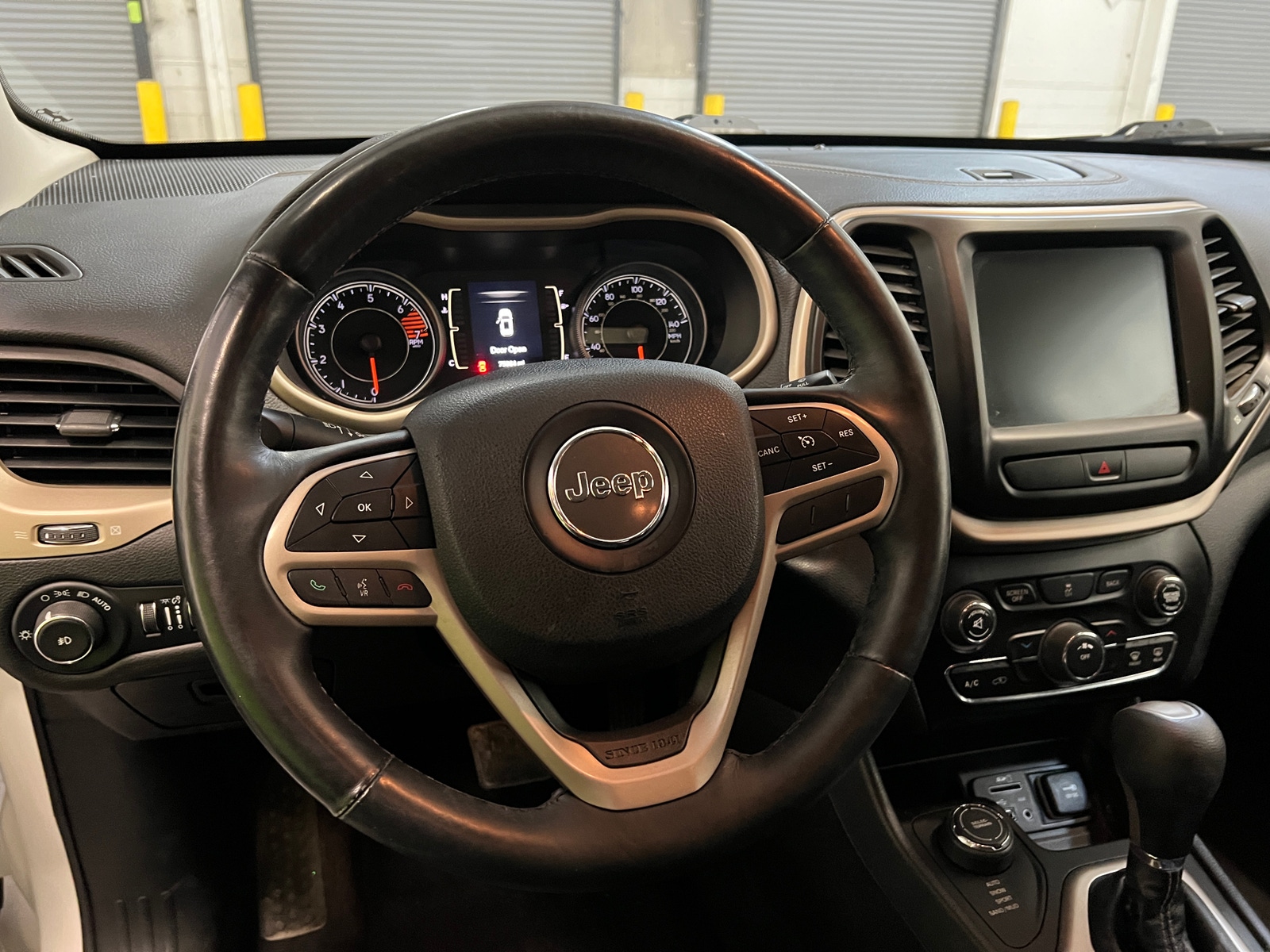 Thumbnail: 2017 Jeep Cherokee - 5