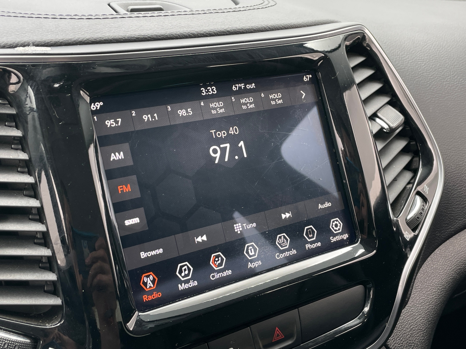 Thumbnail: 2019 Jeep Cherokee - 3