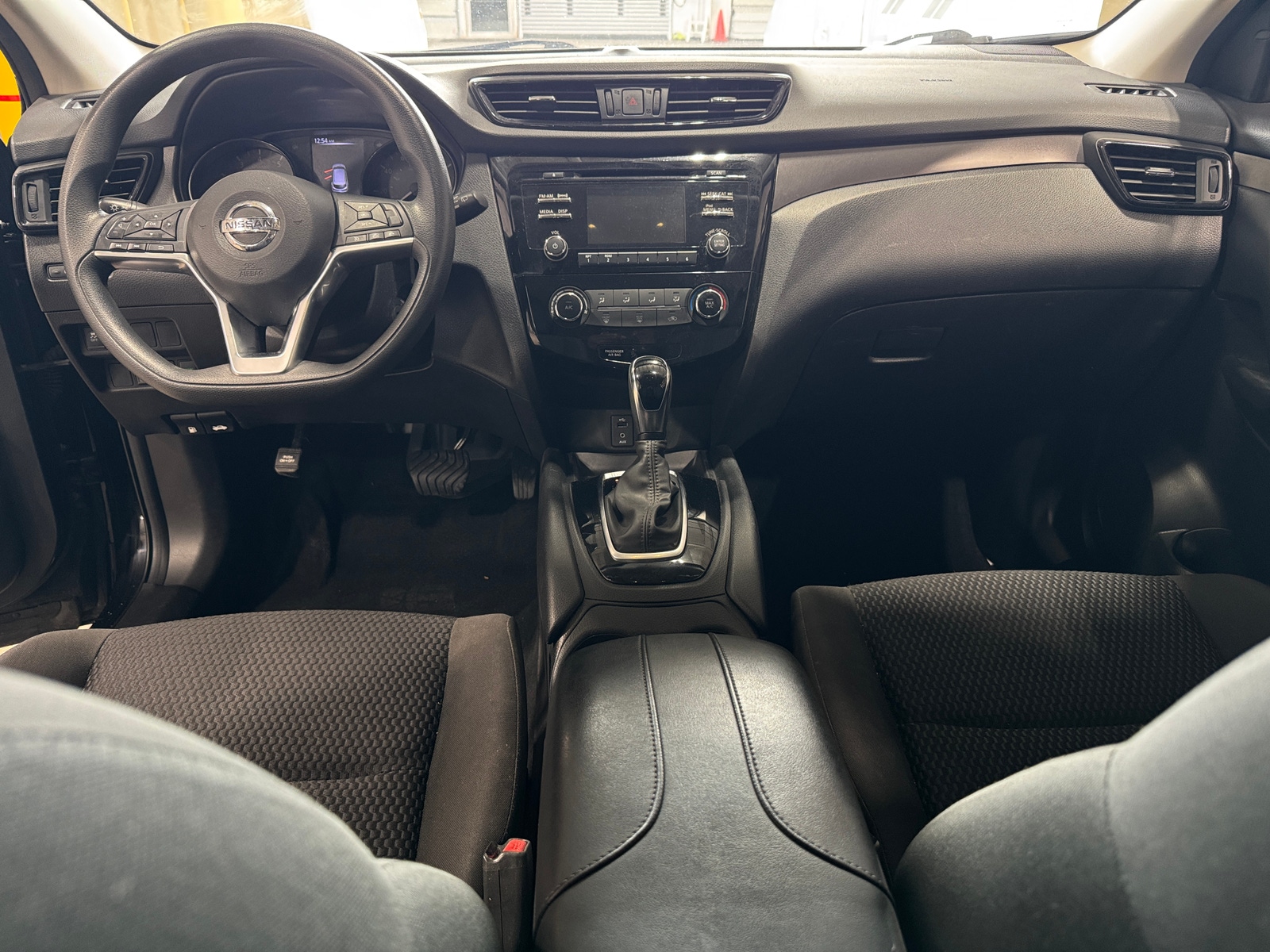 Thumbnail: 2018 Nissan Rogue Sport - 3