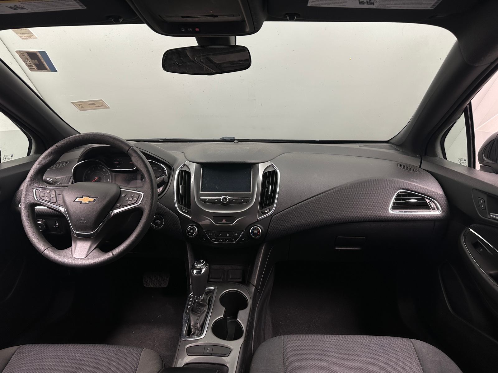 Thumbnail: 2018 Chevrolet Cruze - 3