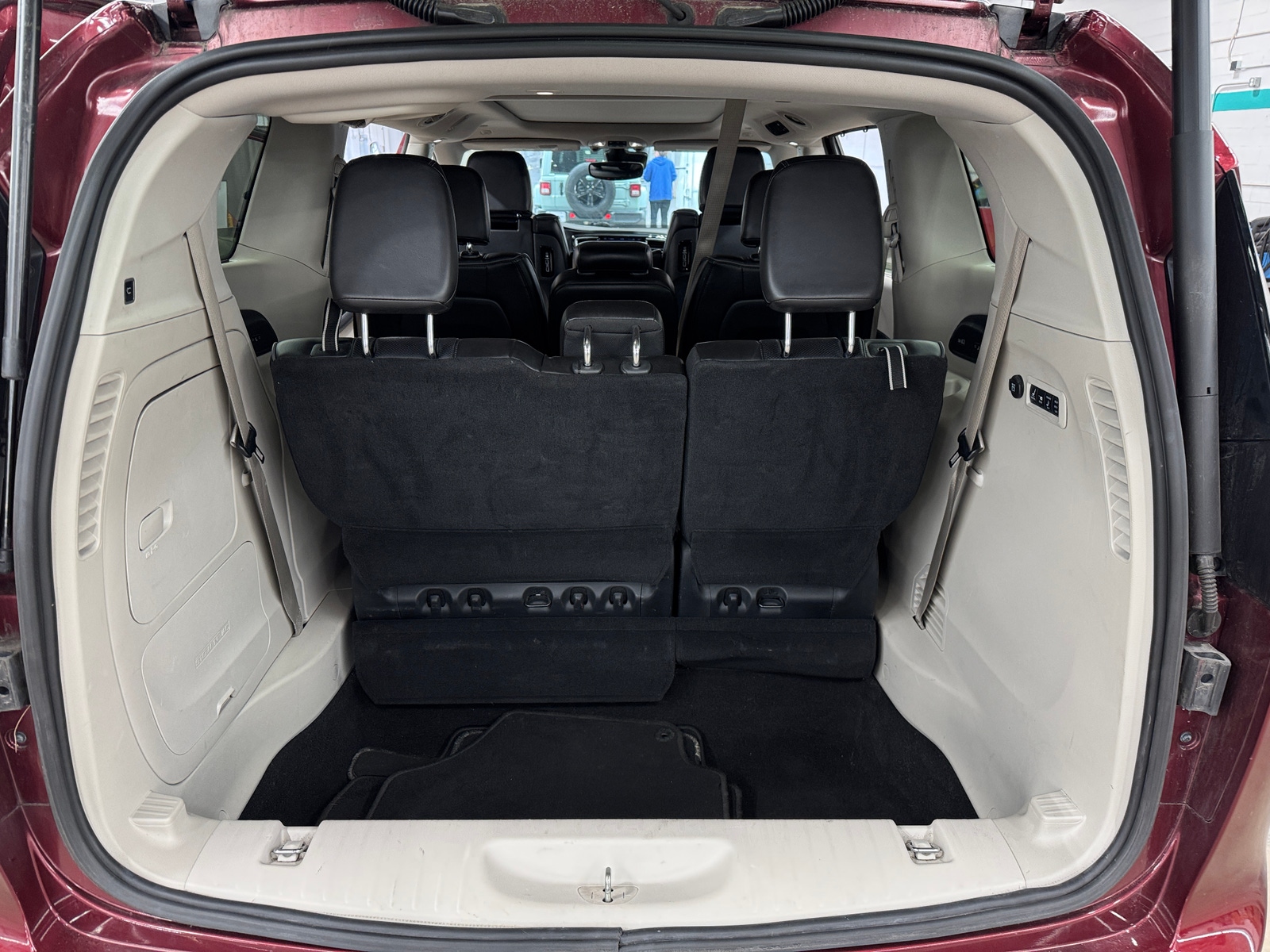 Thumbnail: 2020 Chrysler Pacifica - 6