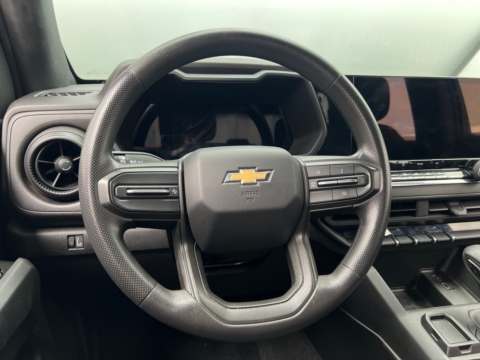 Thumbnail: 2023 Chevrolet Colorado - 5