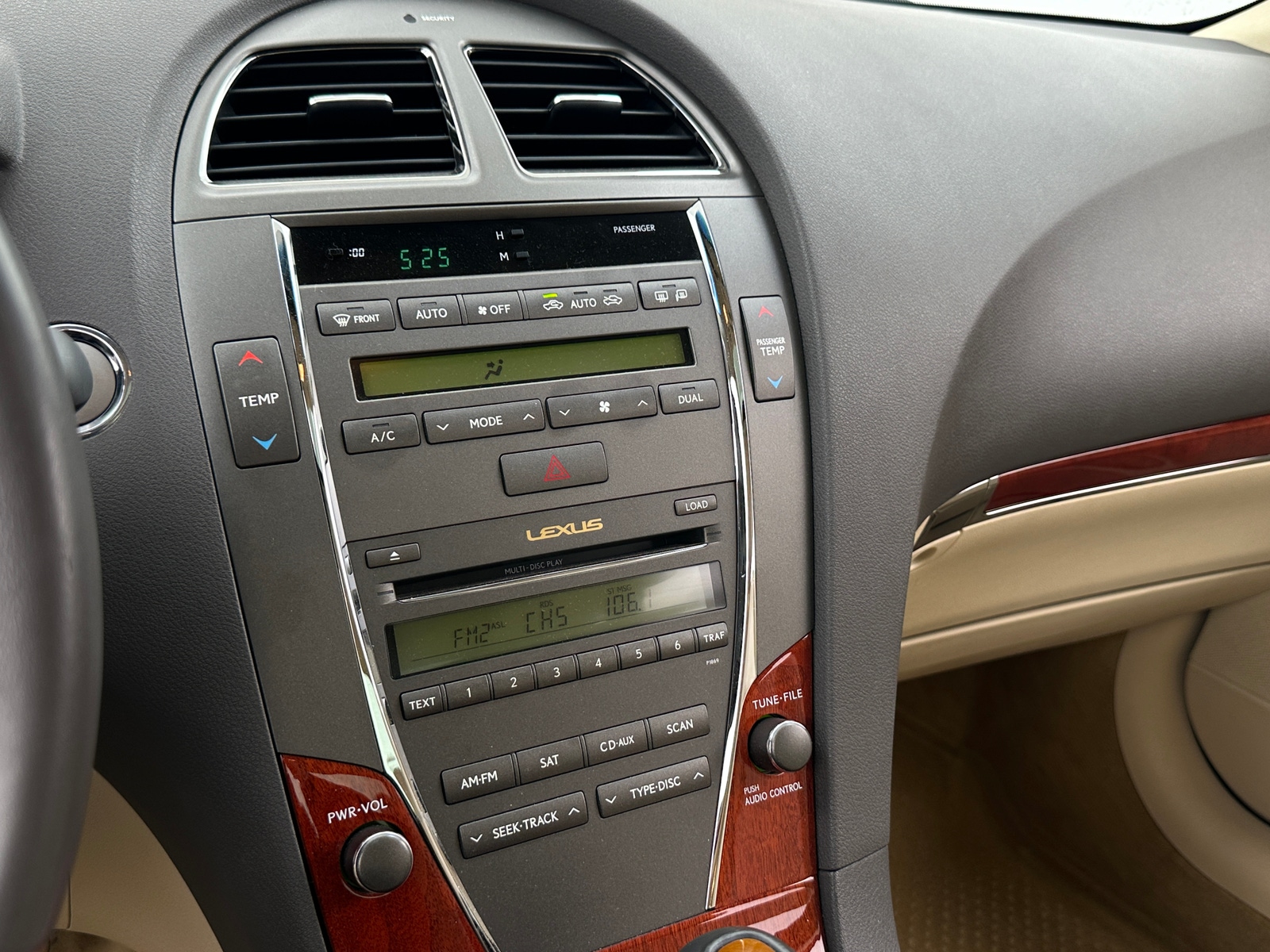 Thumbnail: 2012 Lexus ES - 3