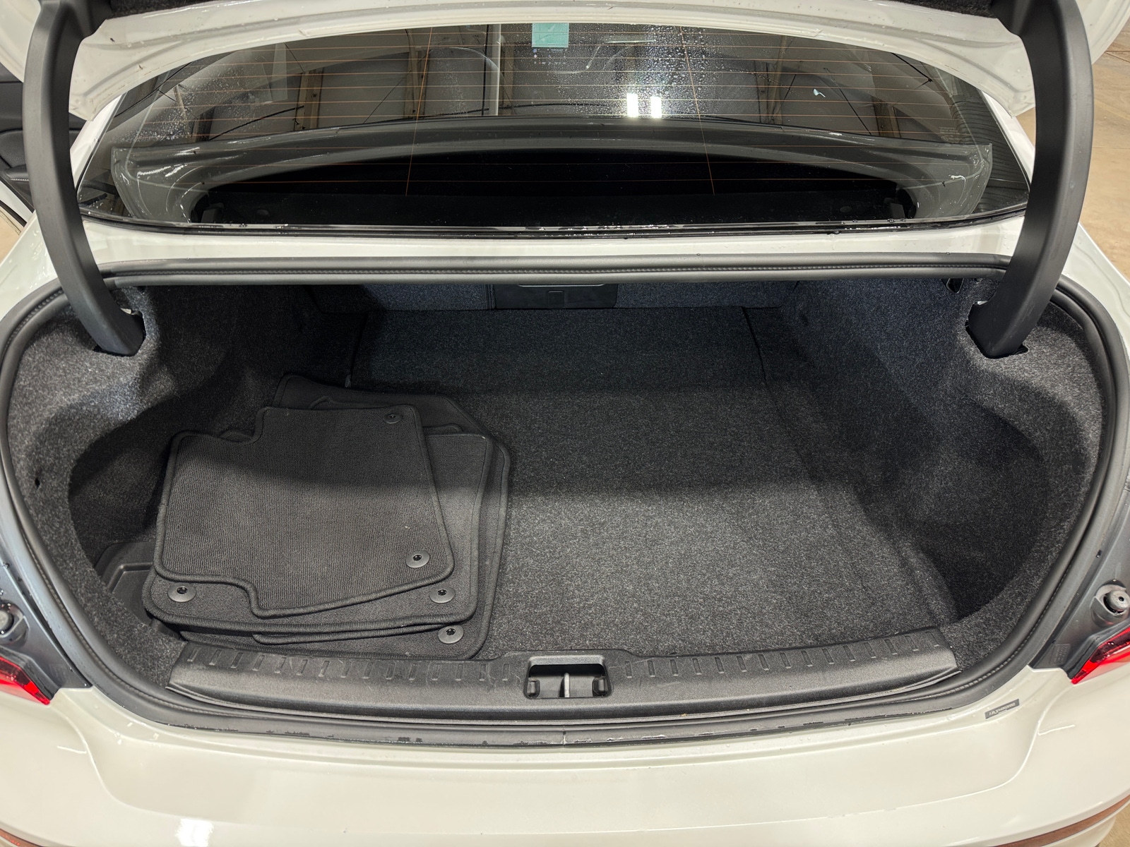 Thumbnail: 2024 Volvo S60 - 6